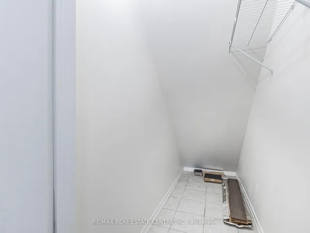 Additional property image - 2460 Post Rd Unit 3