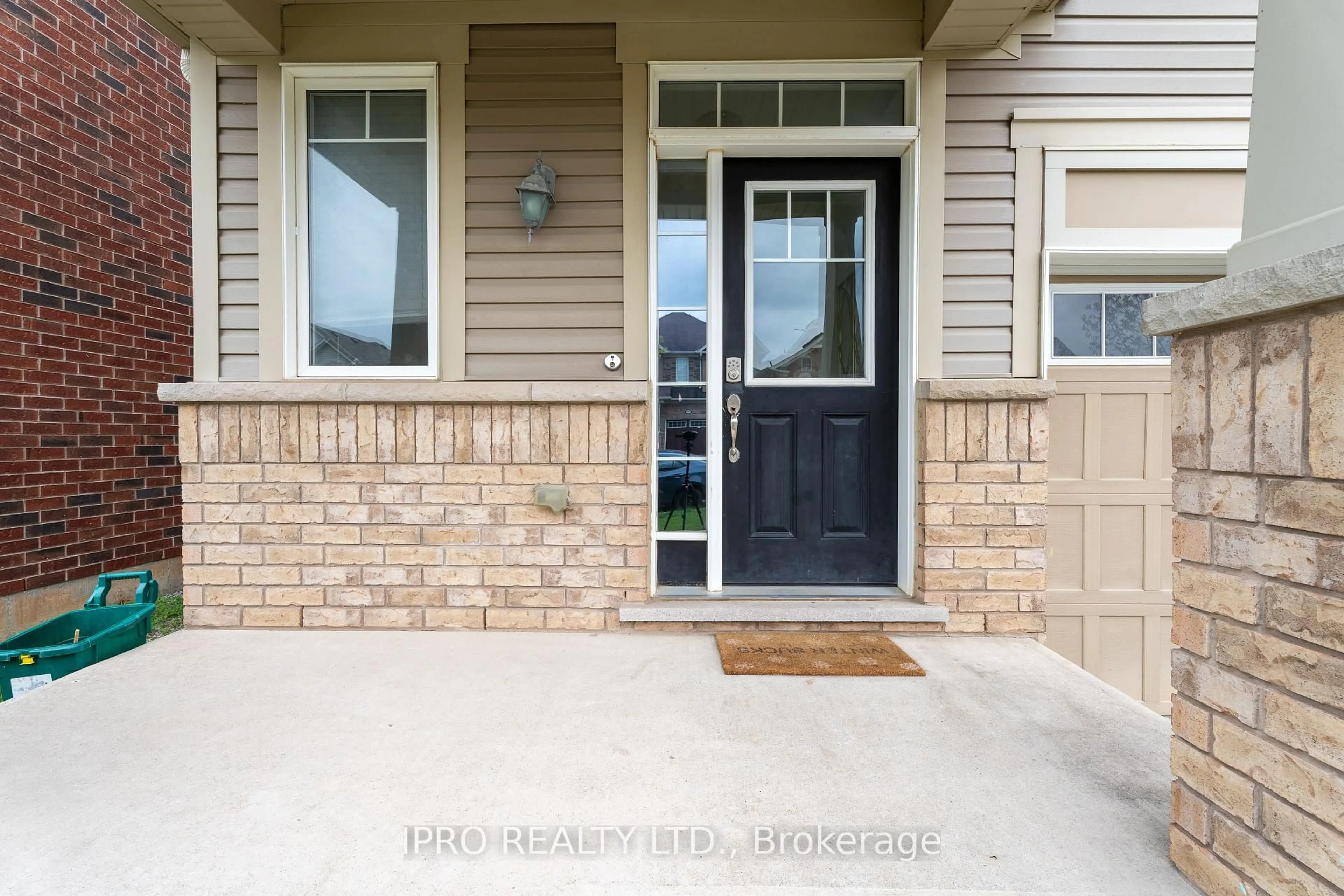 Indoor entryway for 405 Leiterman Dr, Milton Ontario L9T 8B9