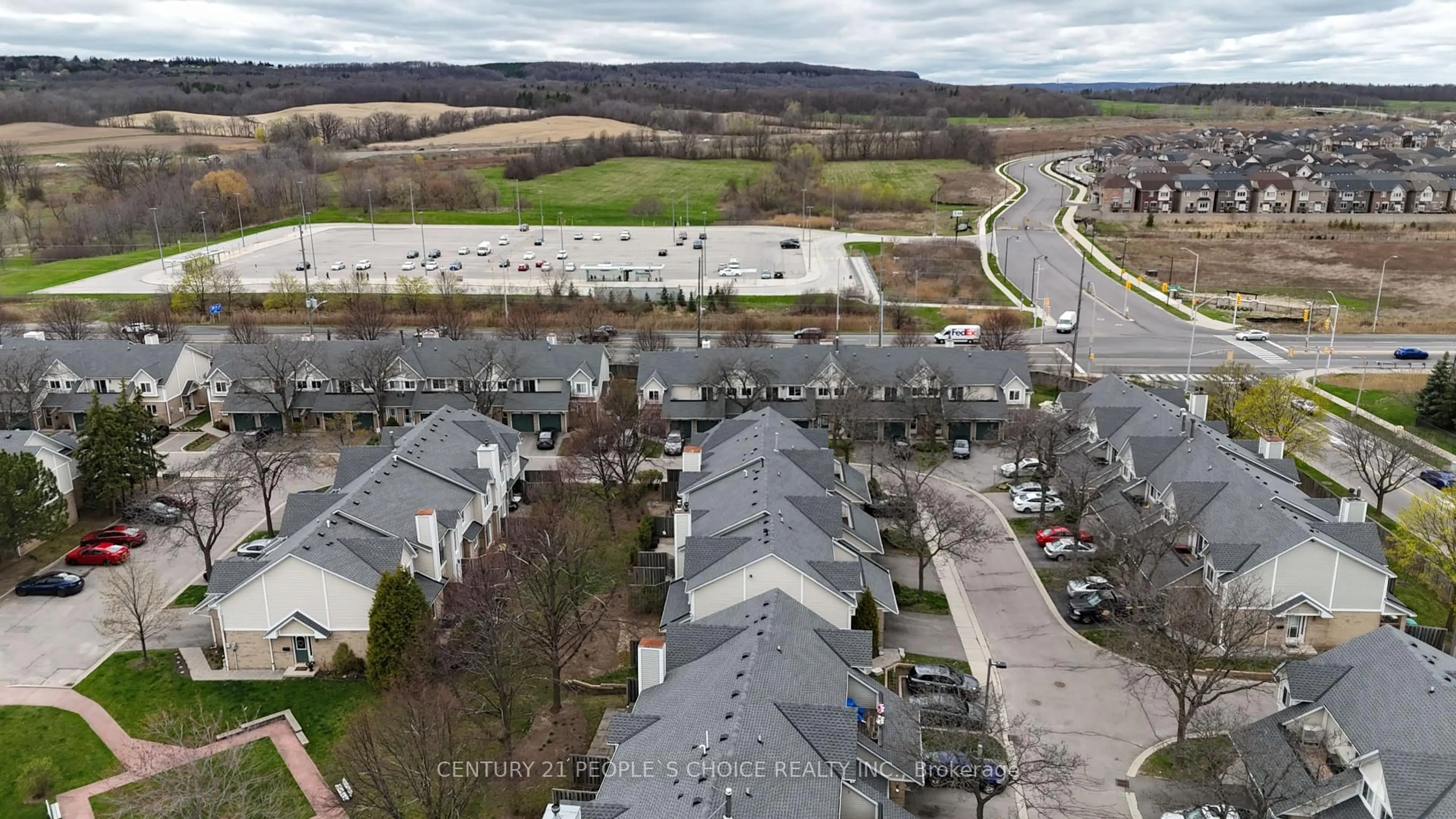 A pic from outside/outdoor area/front of a property/back of a property/a pic from drone, mountain view for 2530 Northampton Blvd #30, Burlington Ontario L7M 4B4
