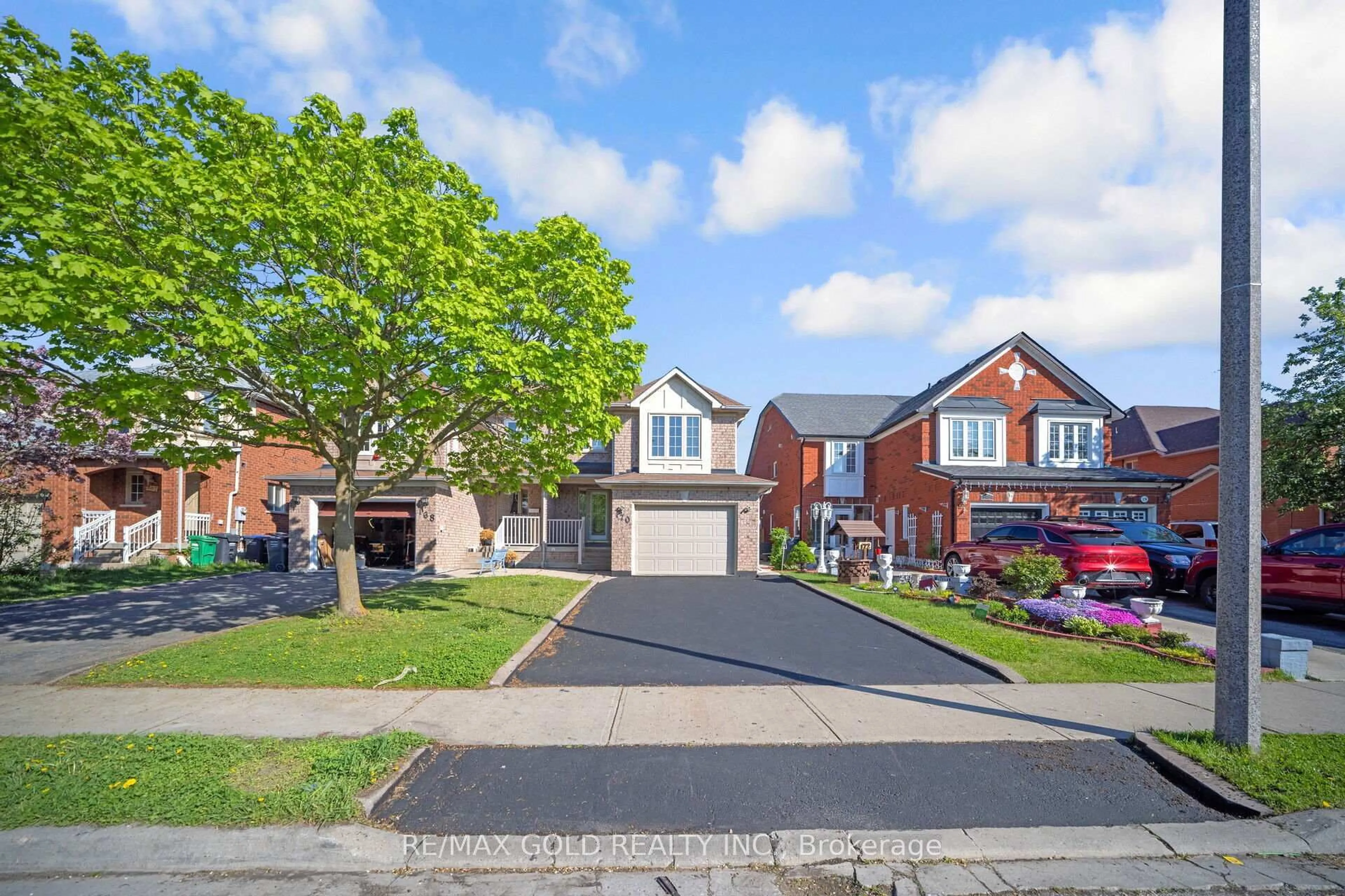 A pic from outside/outdoor area/front of a property/back of a property/a pic from drone, street for 170 Desert Sand Dr, Brampton Ontario L6R 1P8