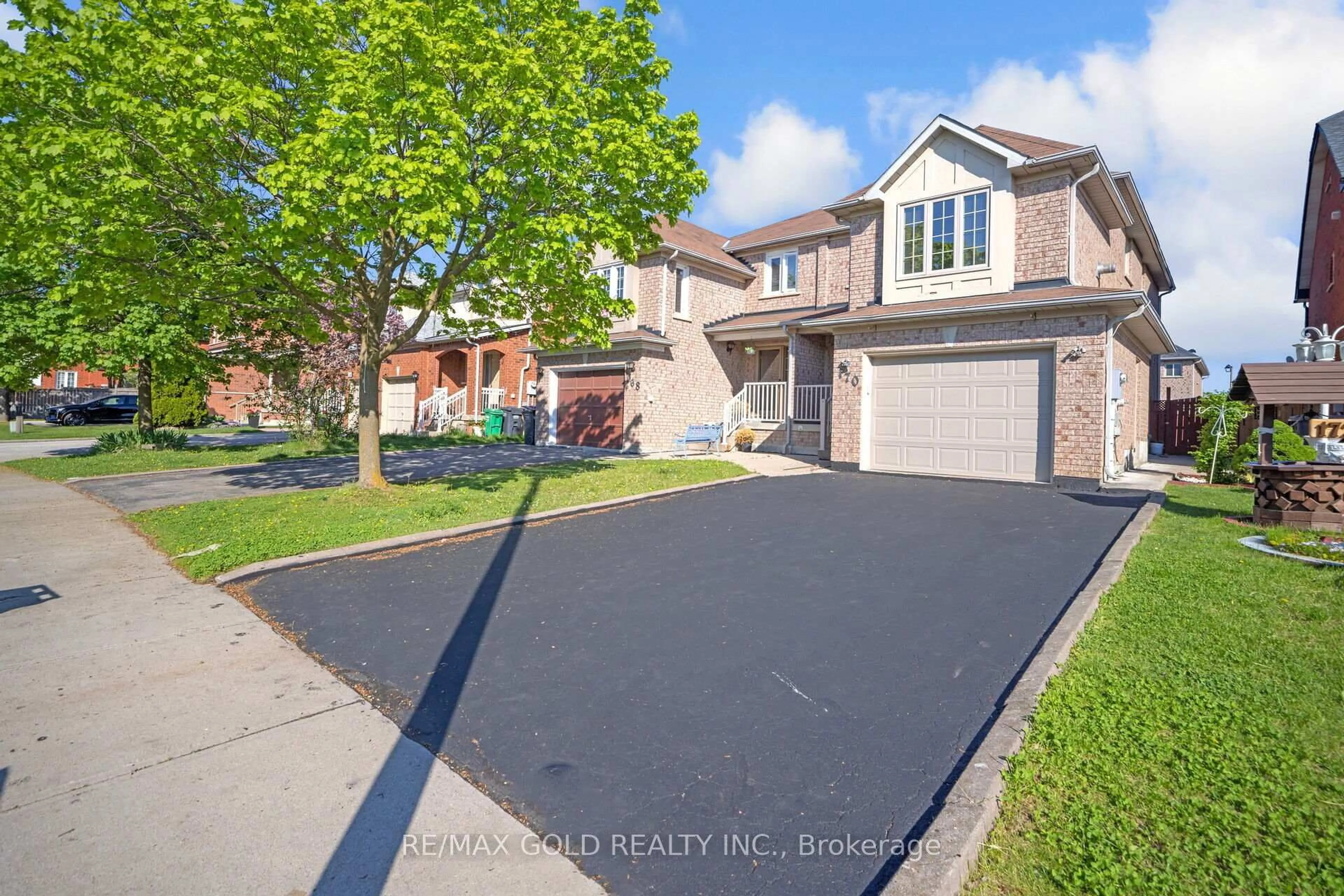 A pic from outside/outdoor area/front of a property/back of a property/a pic from drone, street for 170 Desert Sand Dr, Brampton Ontario L6R 1P8