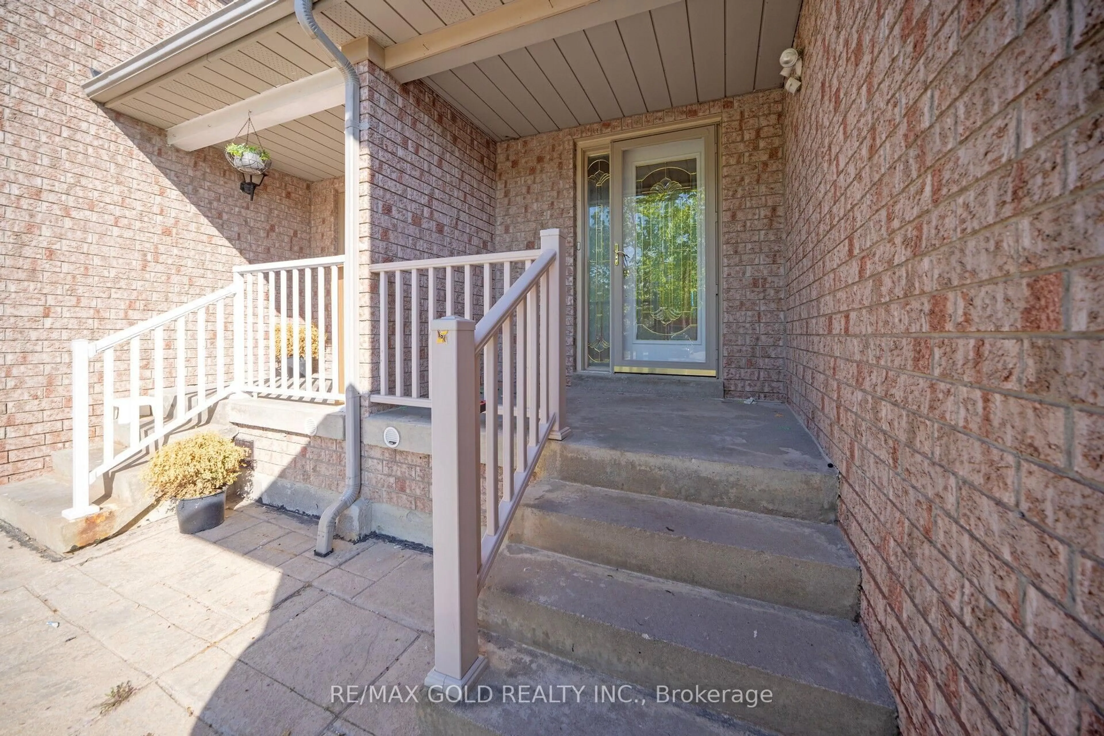 Indoor entryway for 170 Desert Sand Dr, Brampton Ontario L6R 1P8