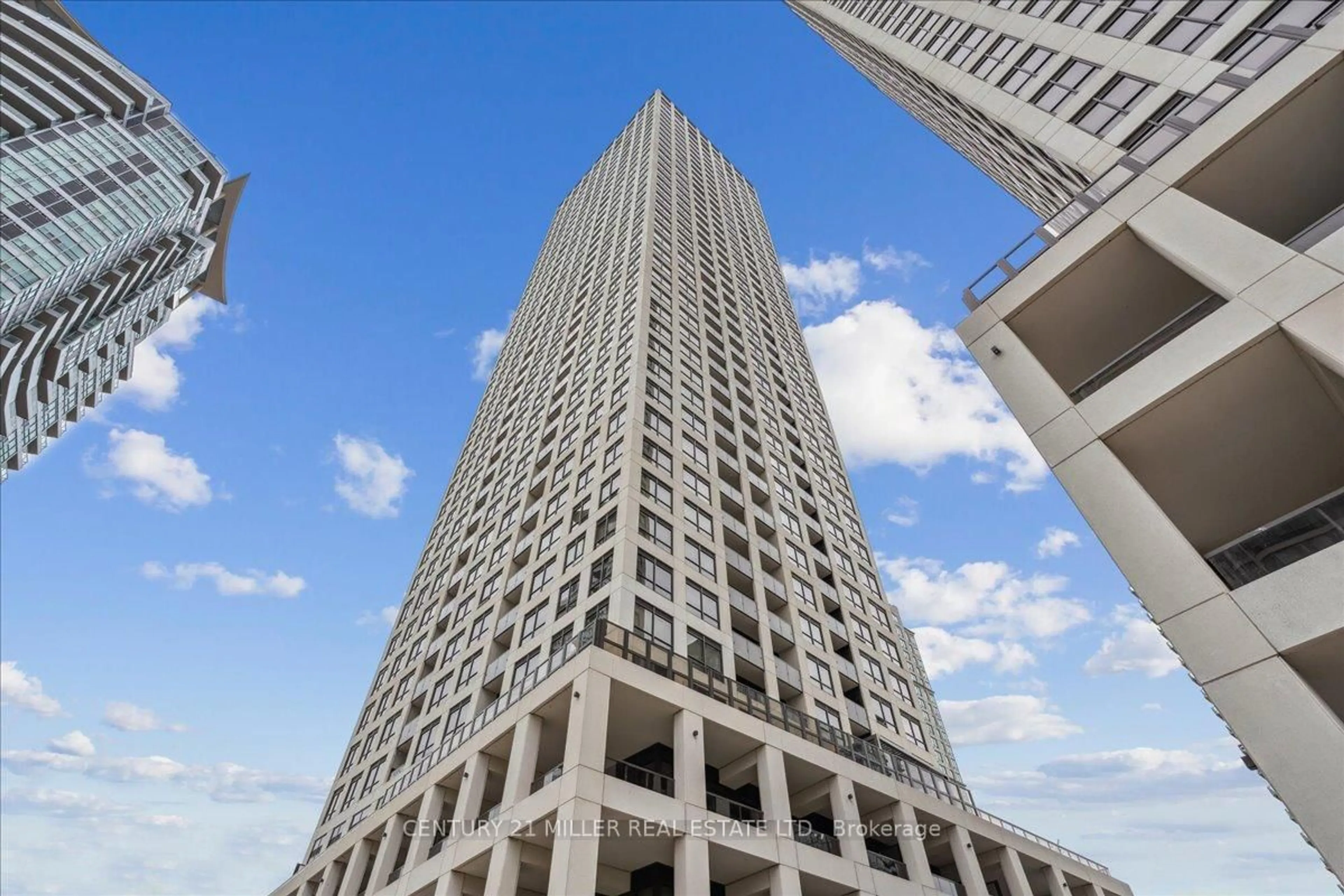 Indoor foyer for 30 Elm Dr #310, Mississauga Ontario L5B 0N6