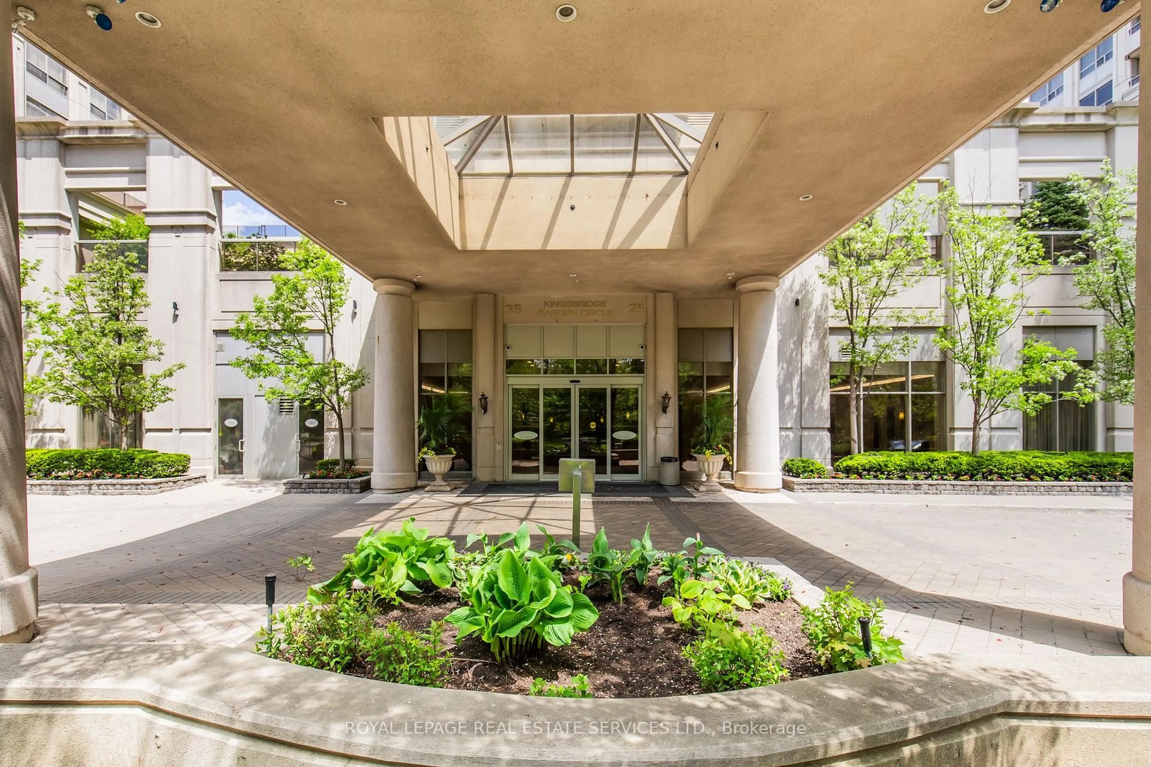 Lobby for 25 Kingsbridge Garden Circ #418, Mississauga Ontario L5R 4B1