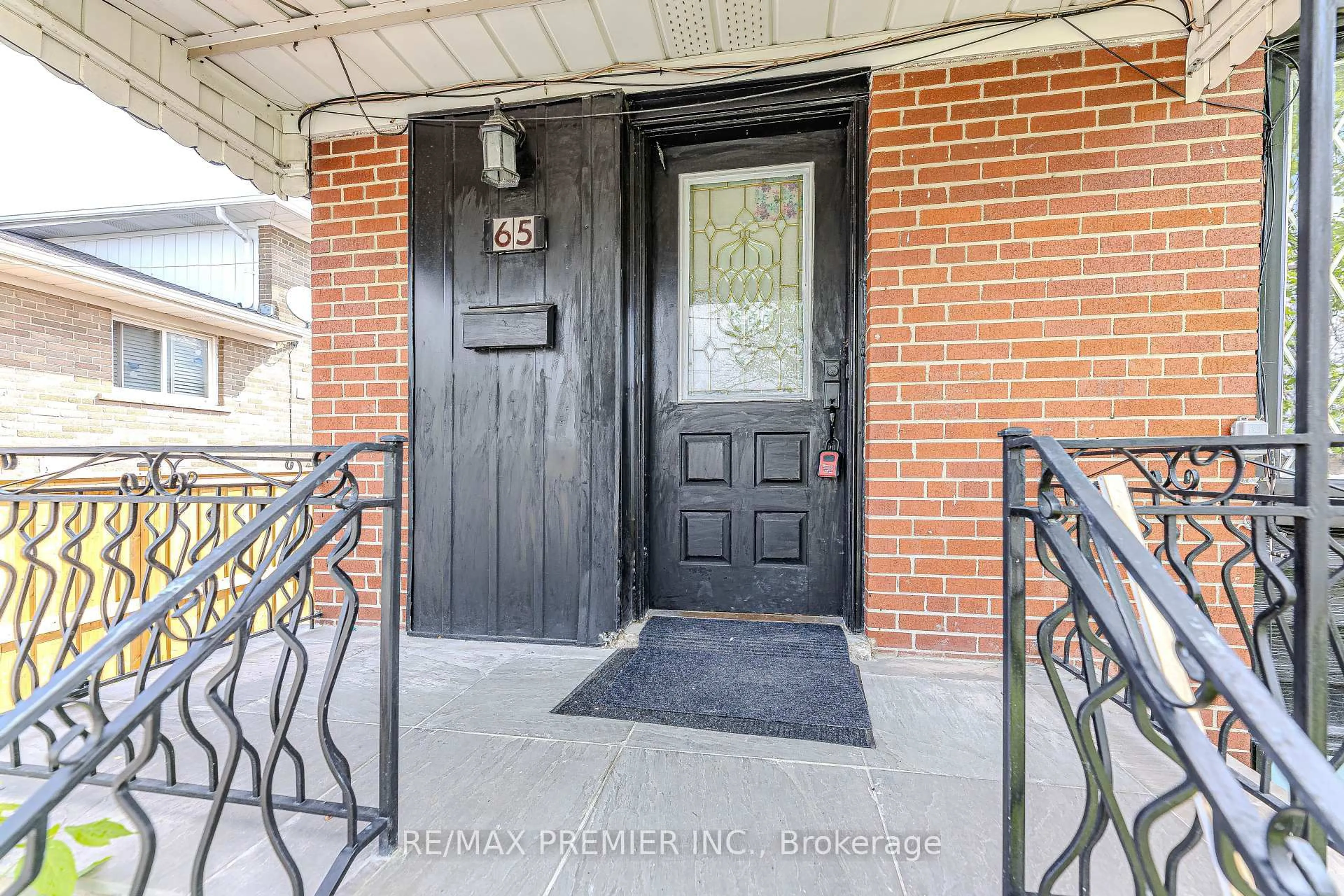 Indoor entryway for 65 Elnathan Cres, Toronto Ontario M9L 2G2