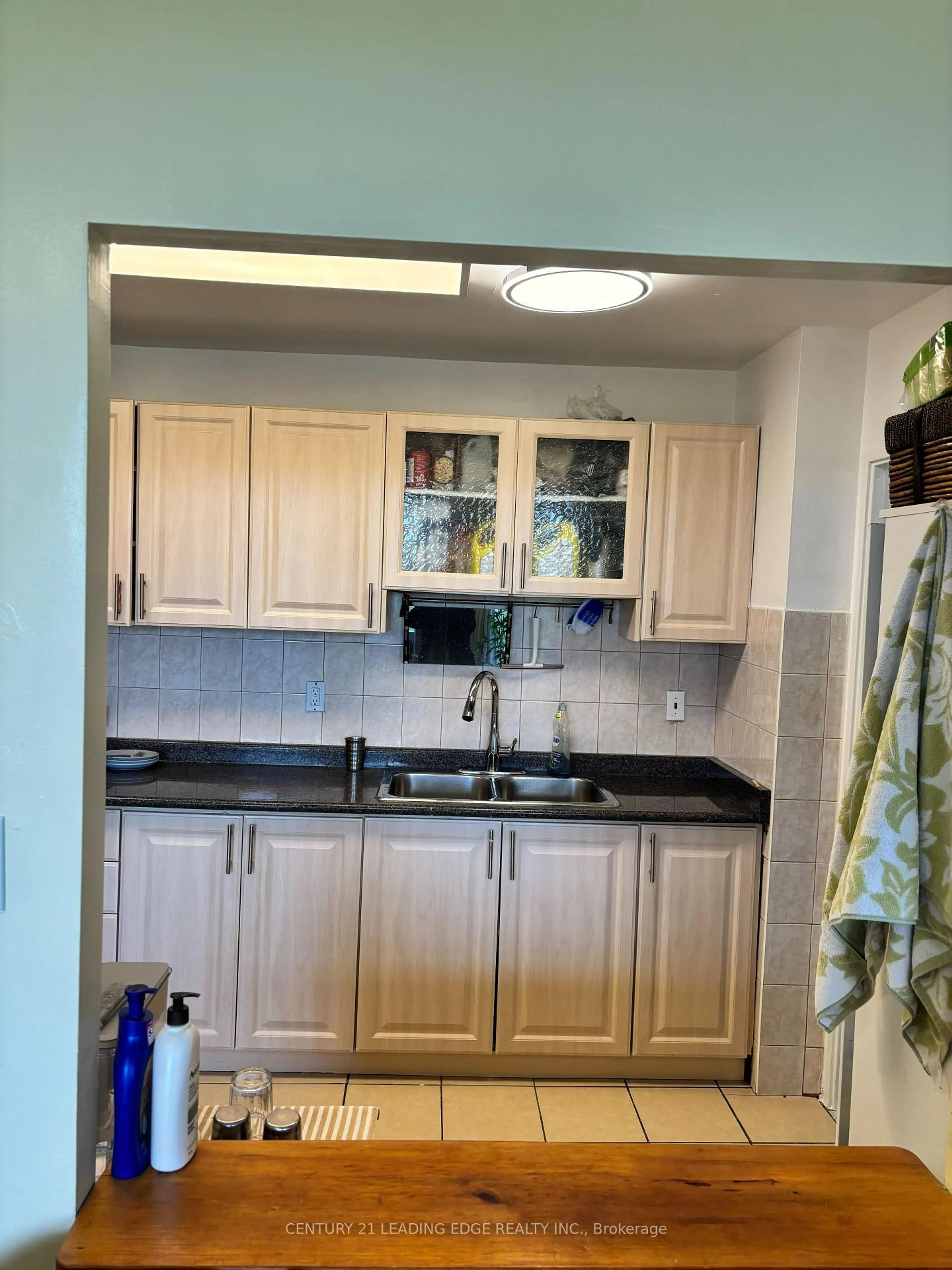 Standard kitchen, ceramic/tile floor for 335 Driftwood Ave #709, Toronto Ontario M3N 2P3