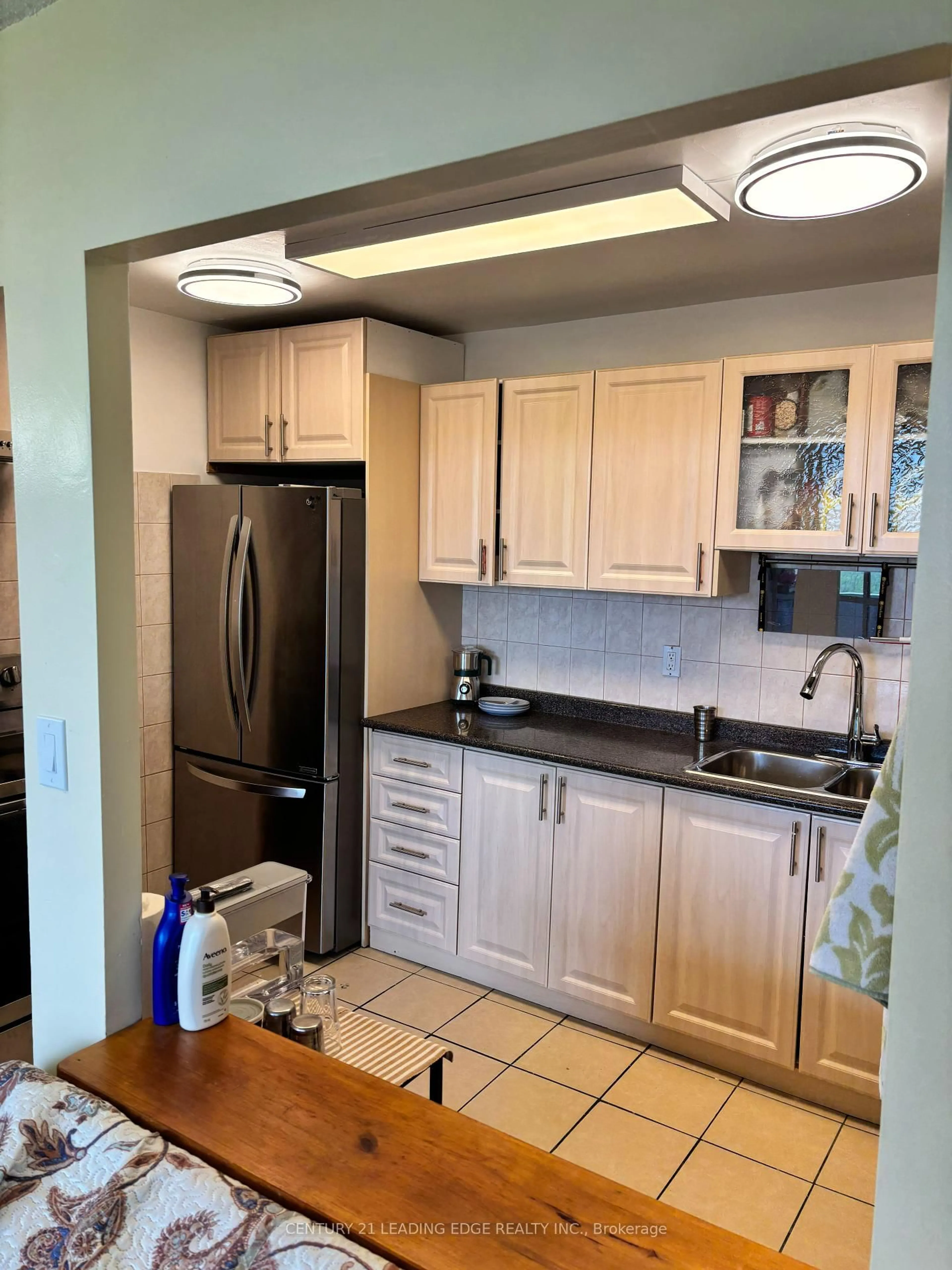 Standard kitchen, unknown for 335 Driftwood Ave #709, Toronto Ontario M3N 2P3