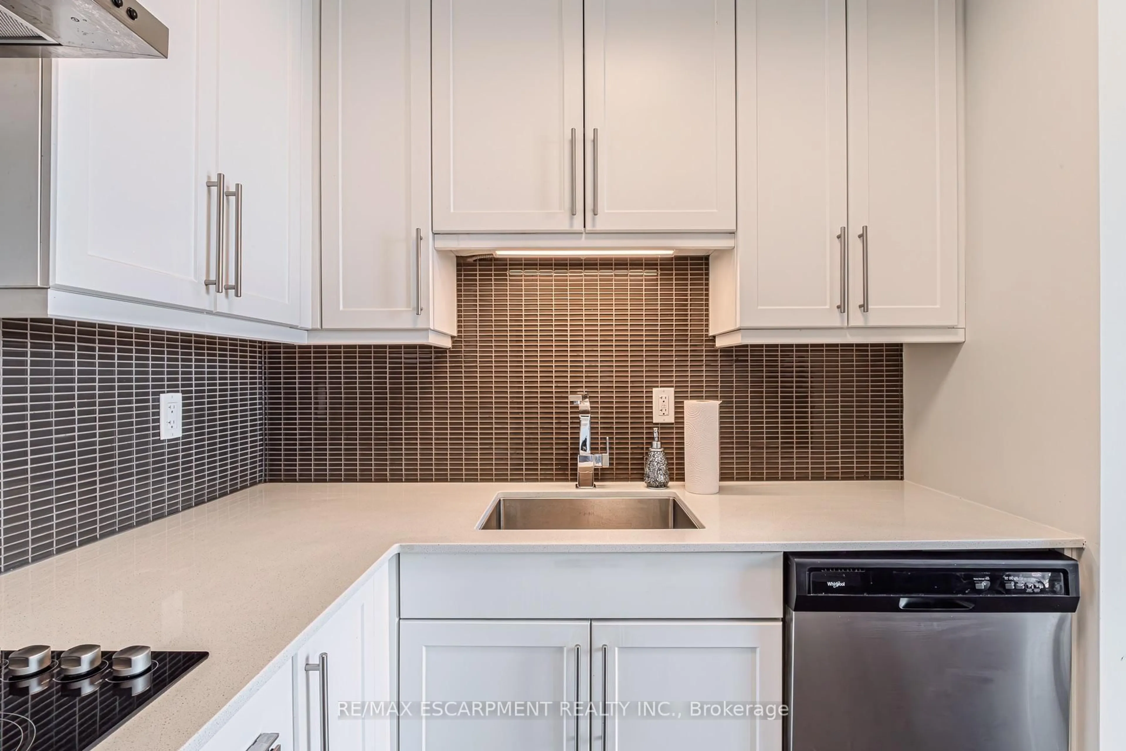 Standard kitchen, ceramic/tile floor for 2093 Fairview St #809, Burlington Ontario L7R 0E6