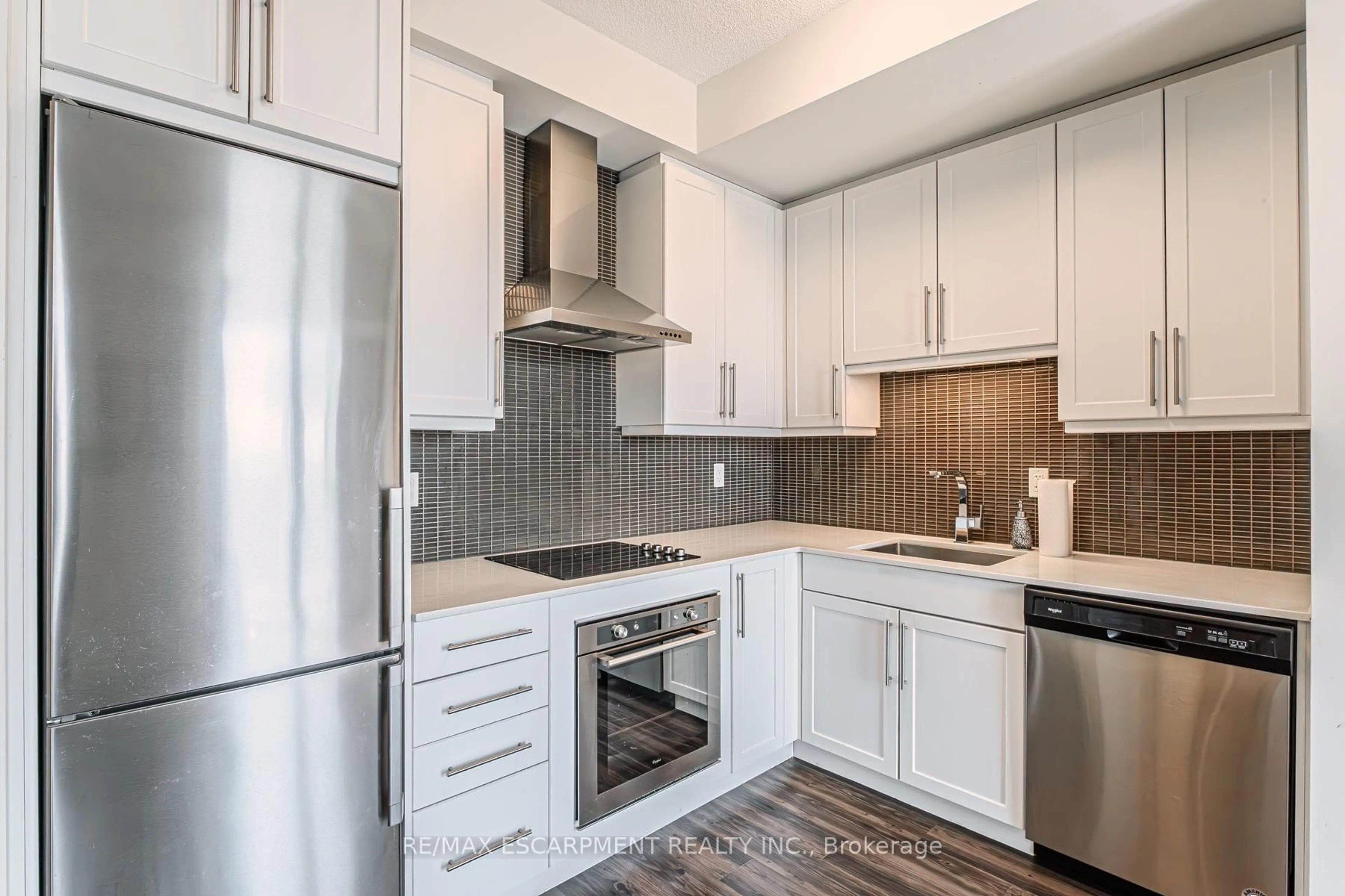 Standard kitchen, unknown for 2093 Fairview St #809, Burlington Ontario L7R 0E6