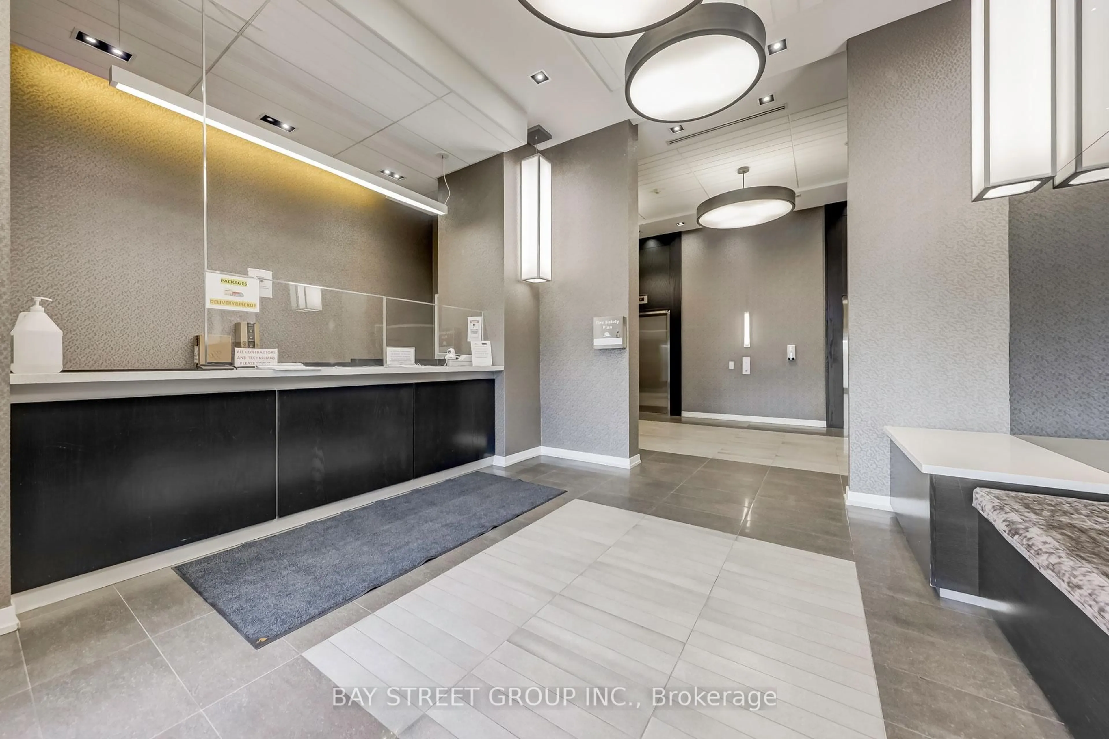 Unknown for 5101 Dundas St #604, Toronto Ontario M9A 1C1