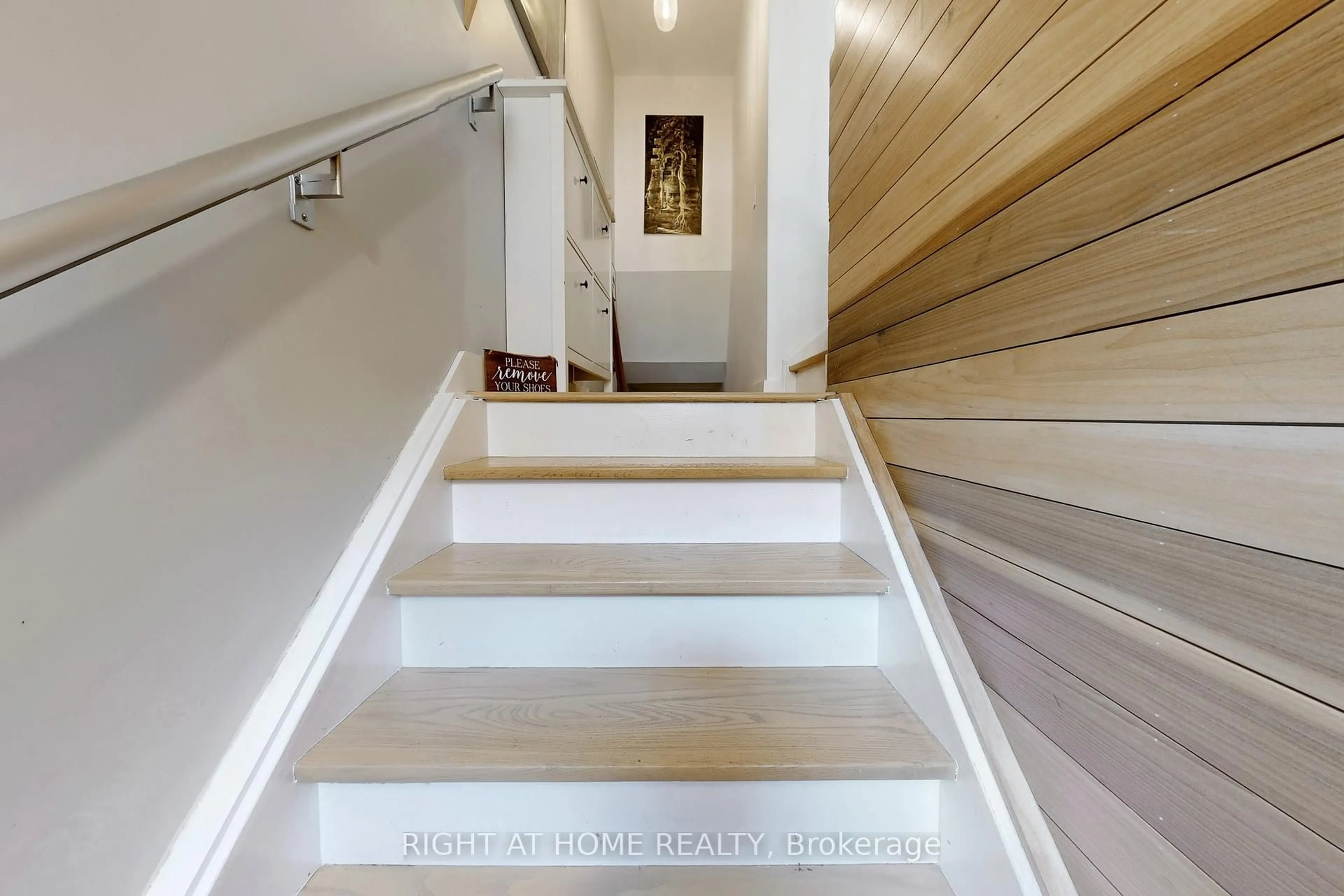 Stairs for 6 Grogan Mews, Toronto Ontario M6H 4J9