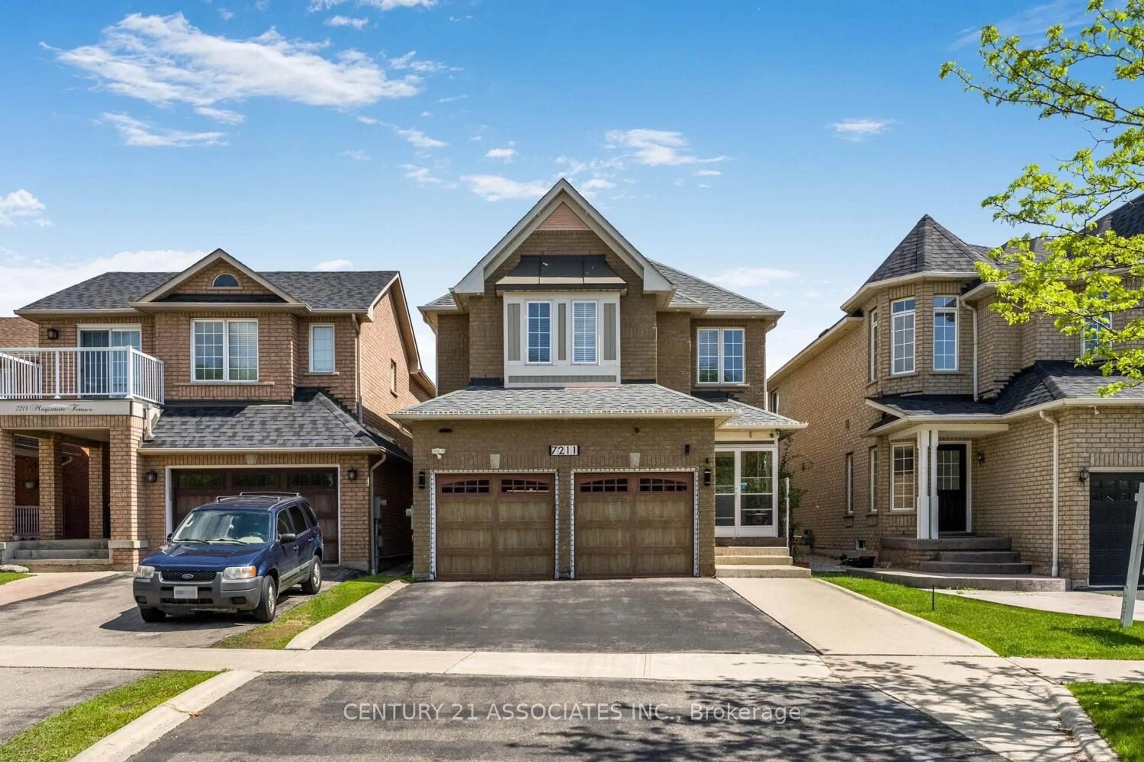 Home with brick exterior material, street for 7211 Magistrate Terr, Mississauga Ontario L5W 1T6