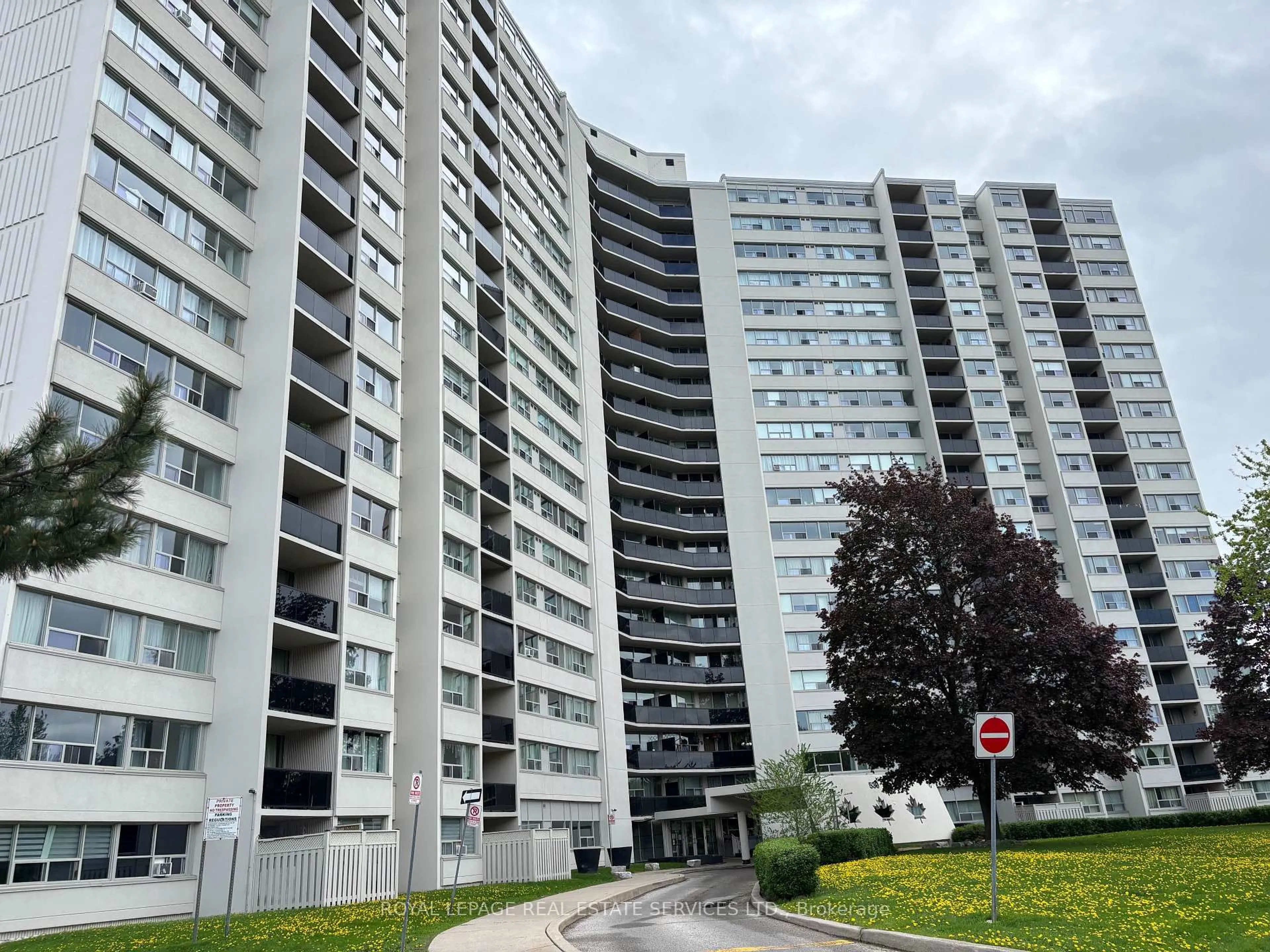 Unknown for 530 Lolita Gdns #501, Mississauga Ontario L5A 3T2