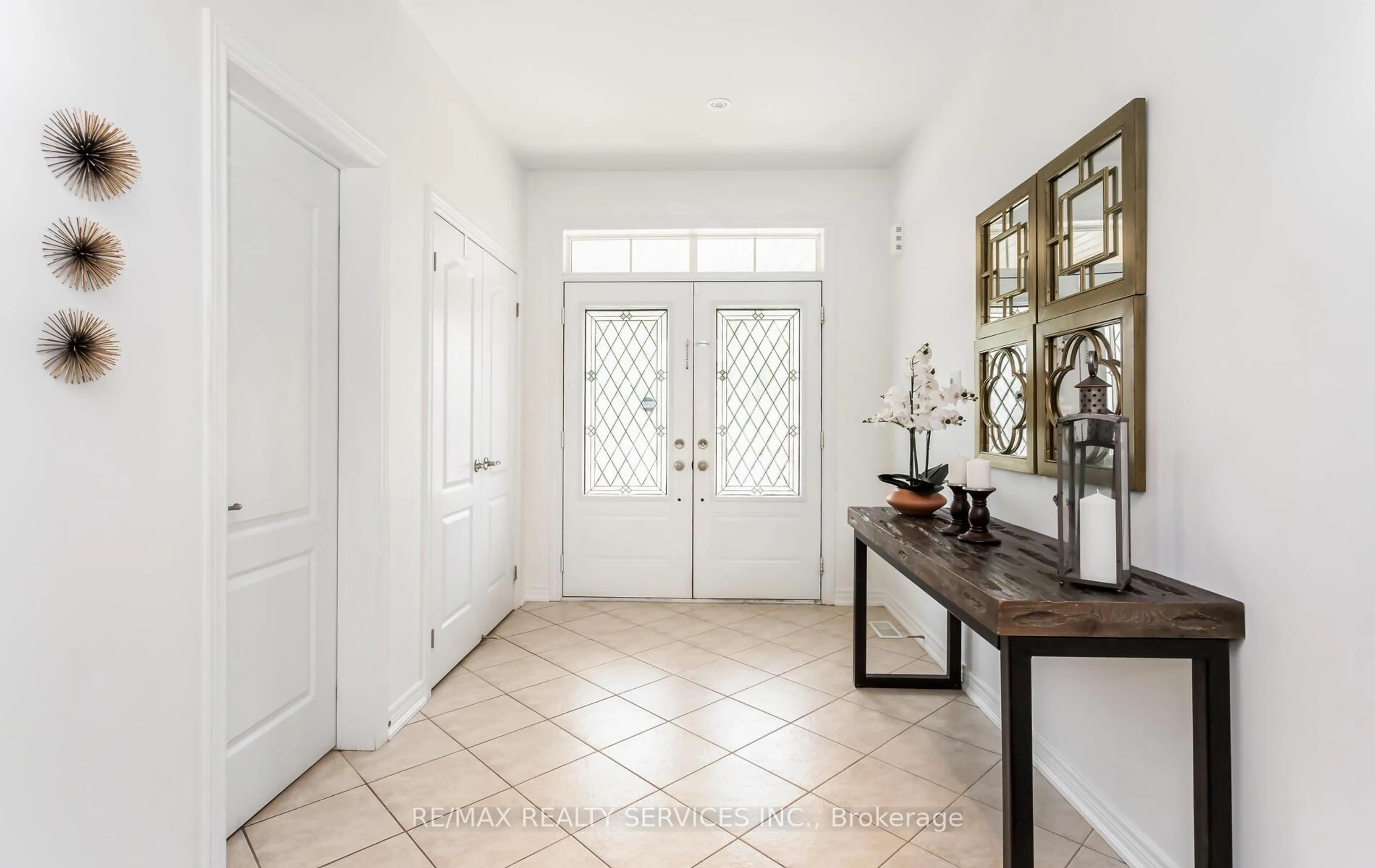 Indoor entryway for 38 Impulse Circ, Brampton Ontario L6X 0E3