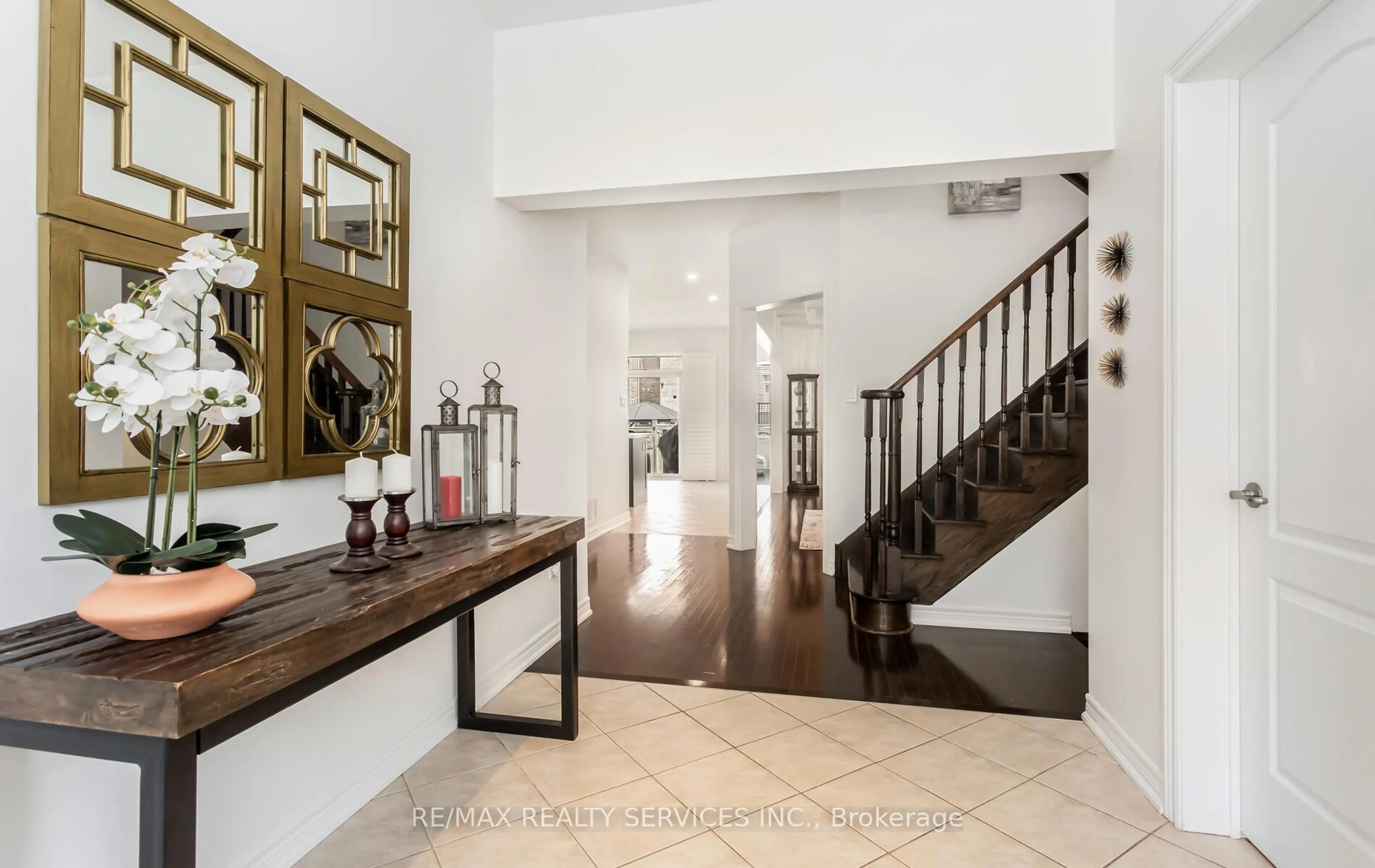 Indoor foyer for 38 Impulse Circ, Brampton Ontario L6X 0E3