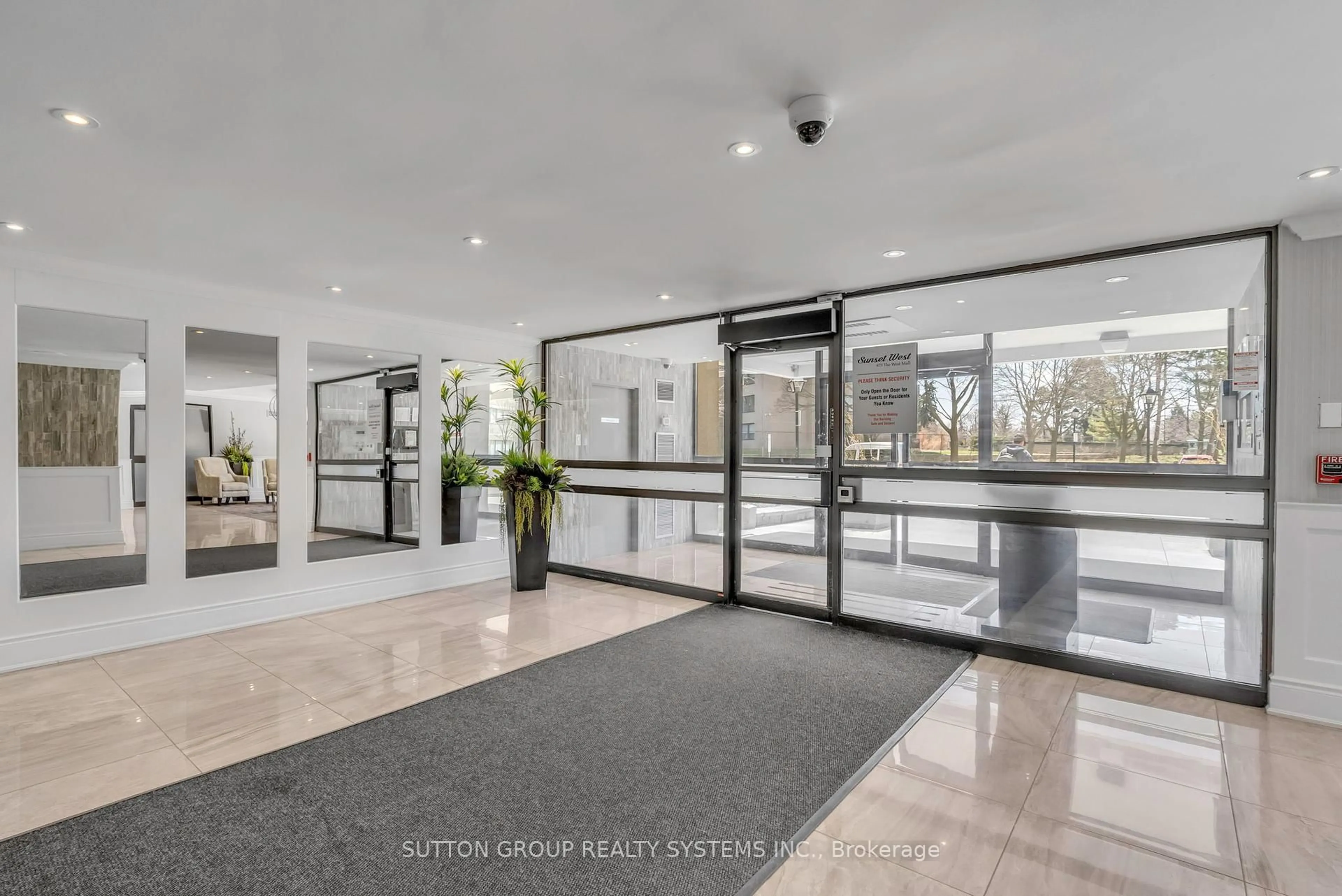 Indoor foyer for 475 The West Mall N/A #920, Toronto Ontario M9C 4Z3