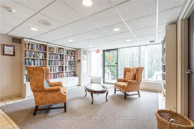 Additional property image - 3650 Kaneff Cres Unit 2302