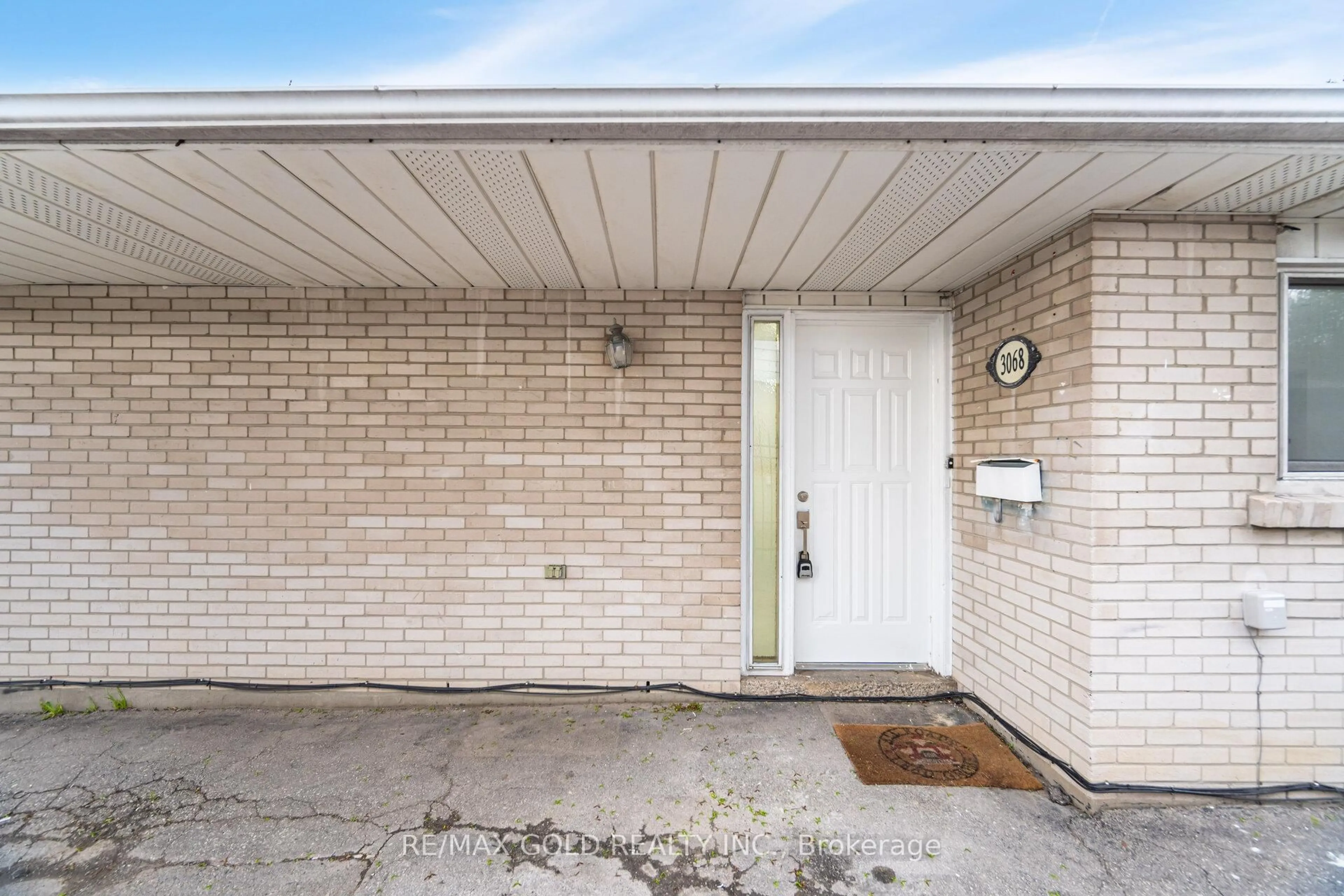 Home with brick exterior material, street for 3068 Morning Star Dr, Mississauga Ontario L4T 1X2
