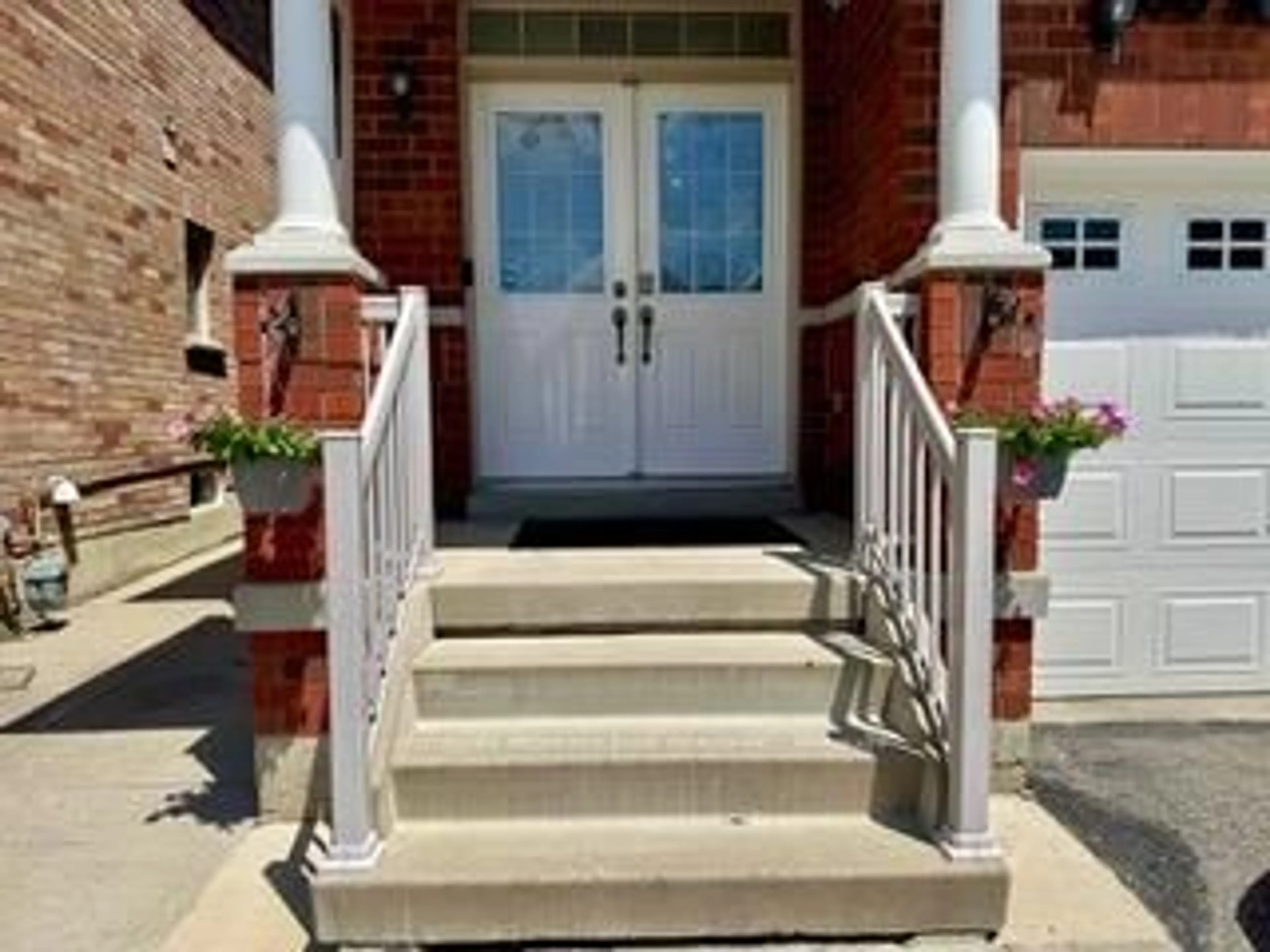 Indoor entryway for 56 Attview Cres, Brampton Ontario L6P 2R5