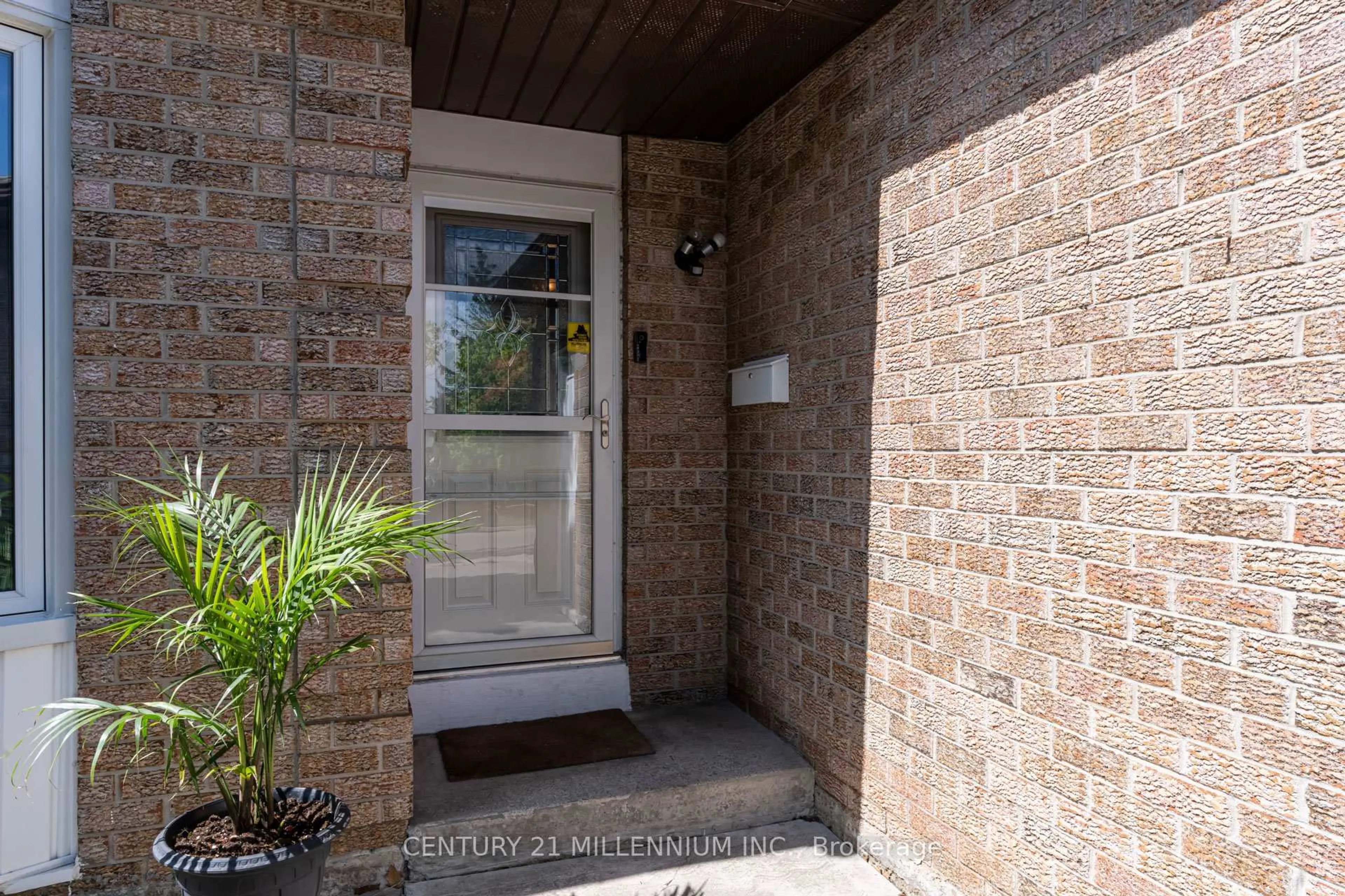 Indoor entryway for 56 Nuttall St, Brampton Ontario L6S 4V4
