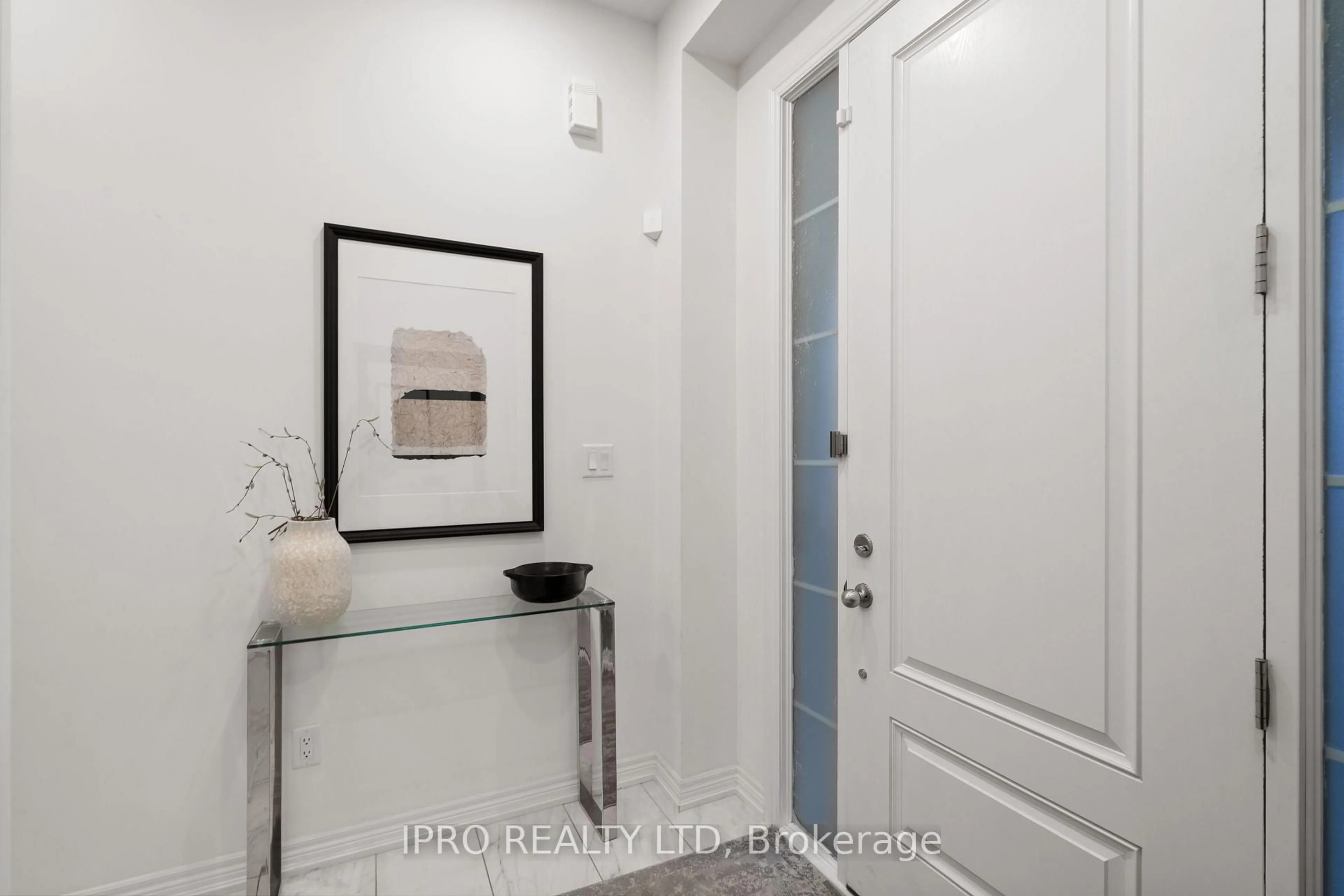 Indoor entryway for 9 Angelfish Rd, Brampton Ontario L7A 5C5