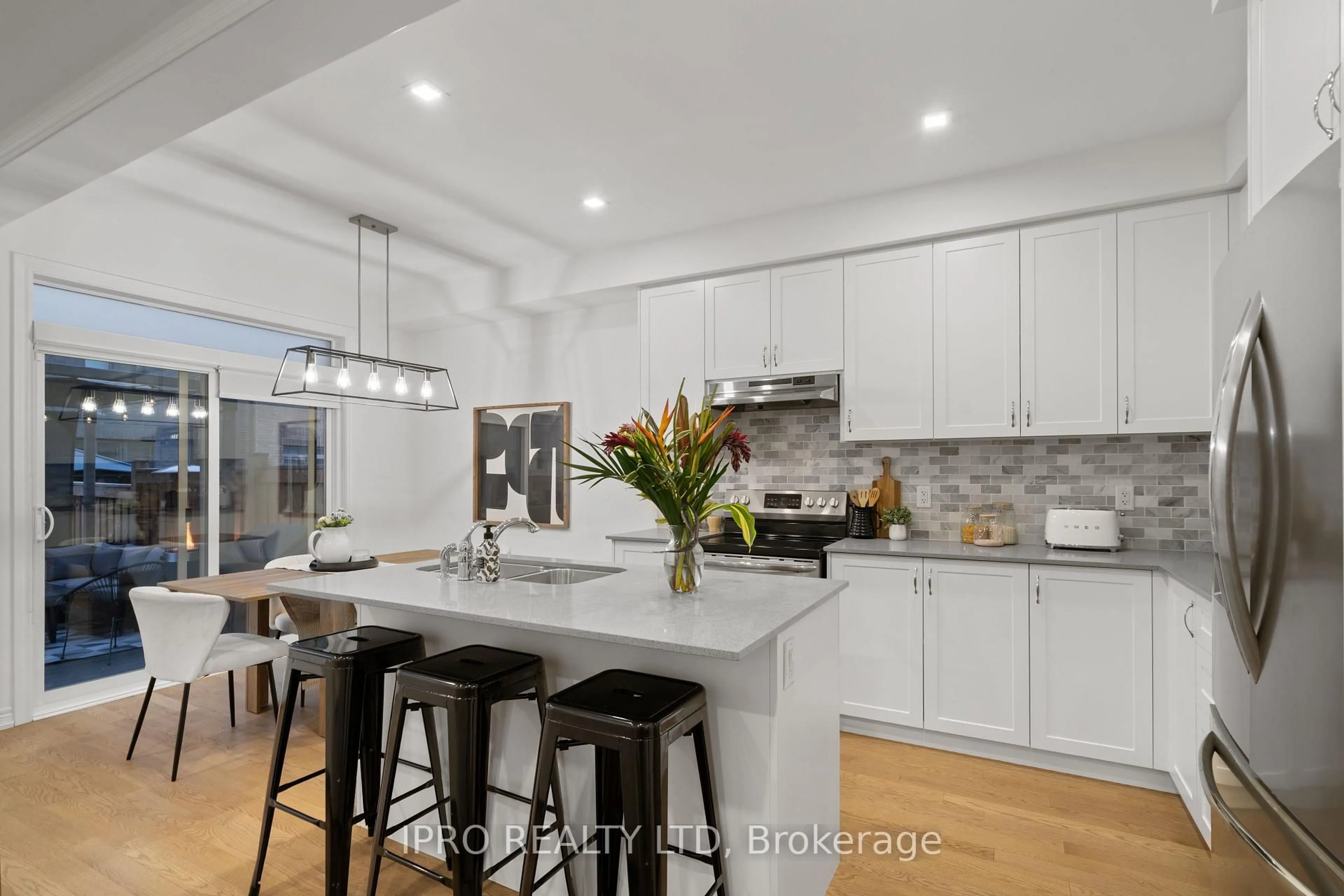 Open concept kitchen, ceramic/tile floor for 9 Angelfish Rd, Brampton Ontario L7A 5C5