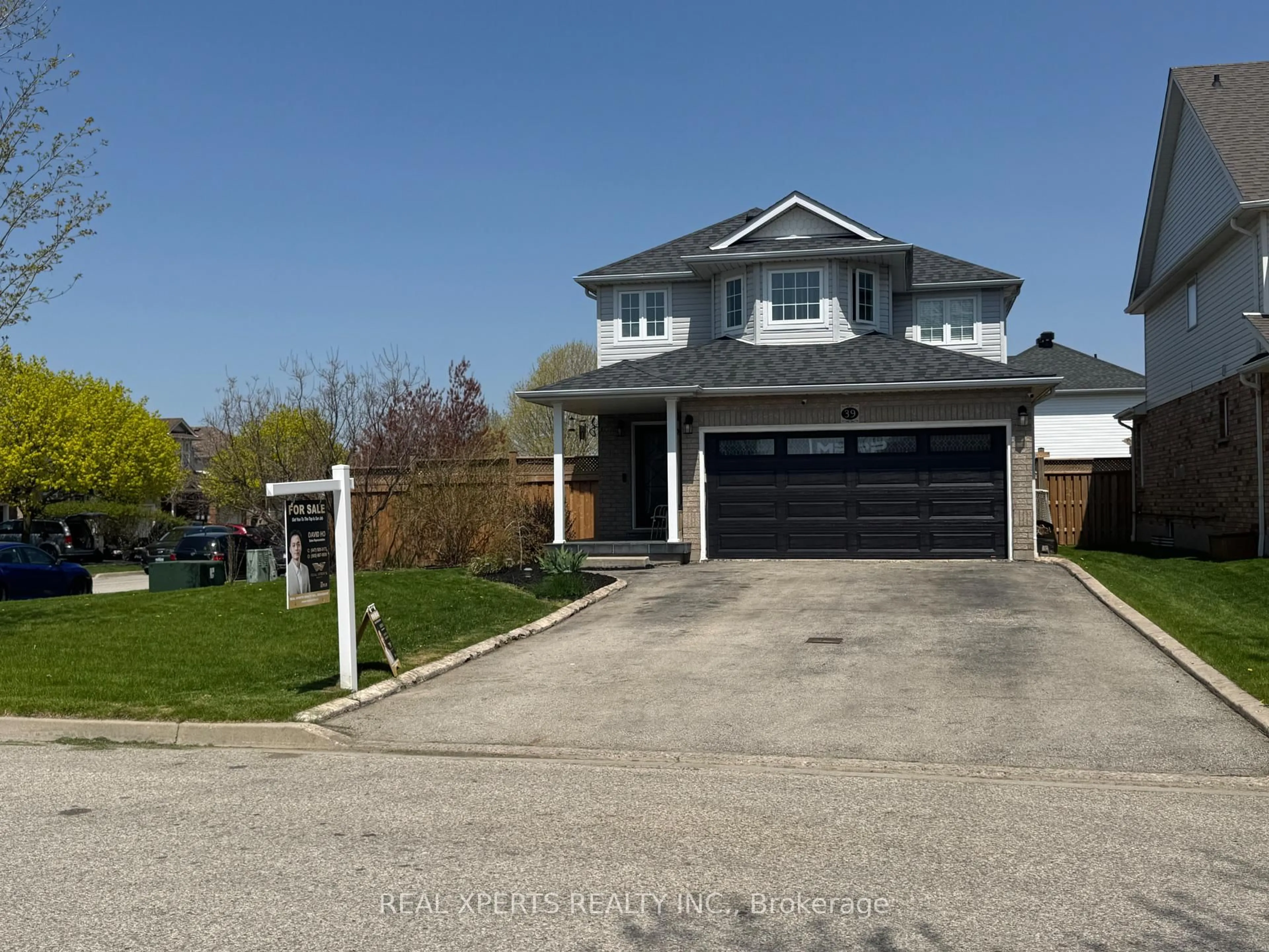 A pic from outside/outdoor area/front of a property/back of a property/a pic from drone, street for 39 Beardmore Cres Cres, Halton Hills Ontario L7J 2Z1
