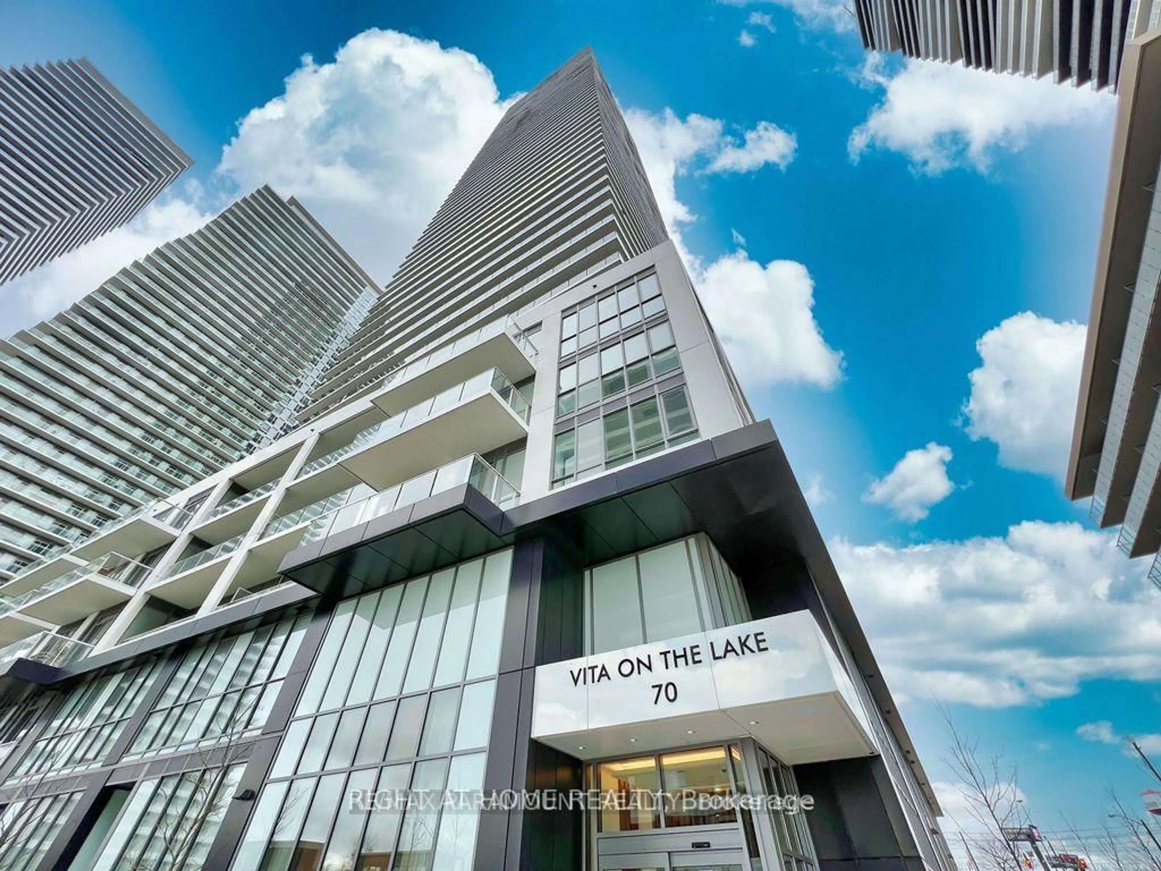 Indoor foyer for 70 Annie Craig Dr #1401, Toronto Ontario M8V 0G2