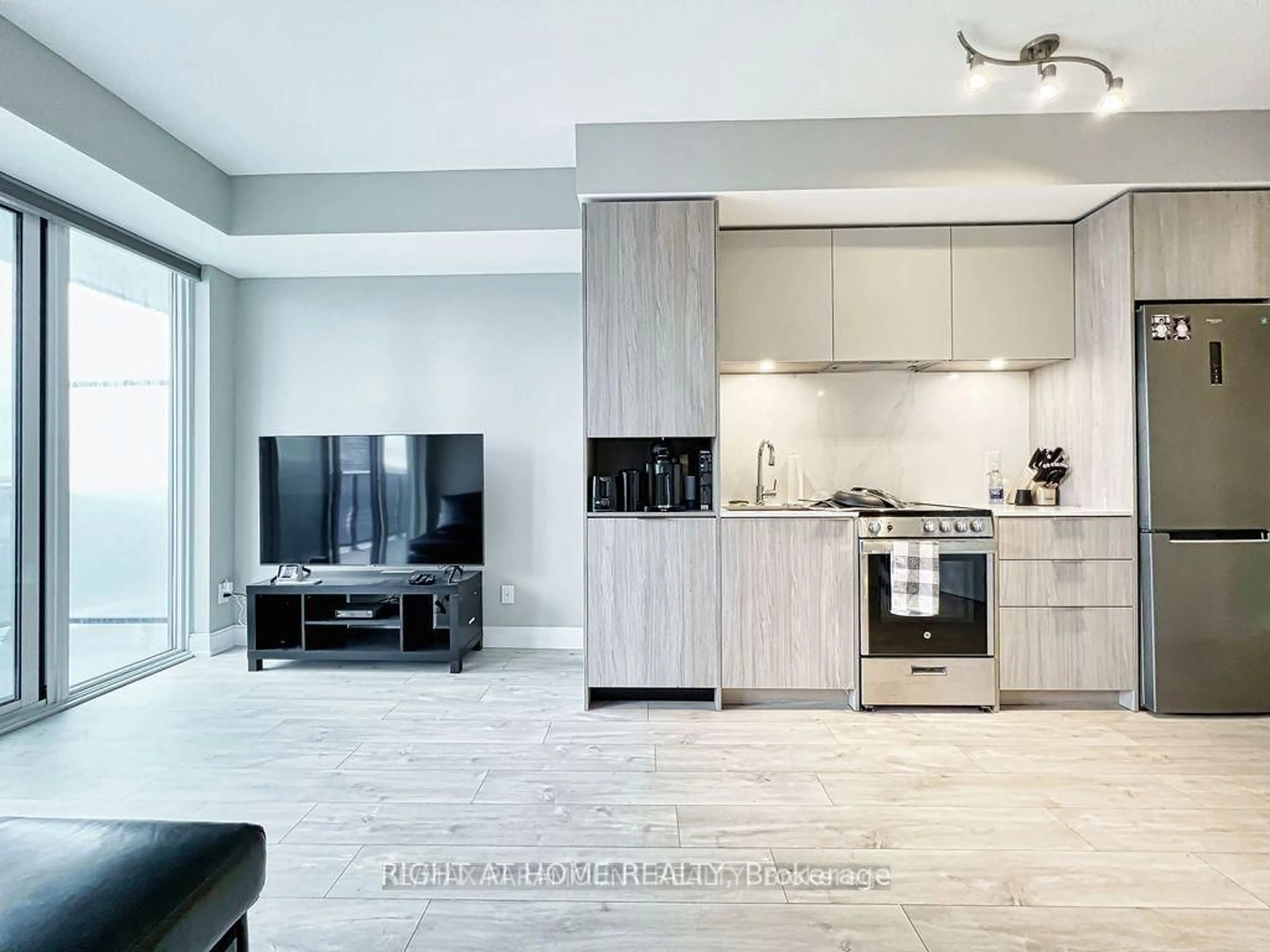 Contemporary kitchen, ceramic/tile floor for 70 Annie Craig Dr #1401, Toronto Ontario M8V 0G2