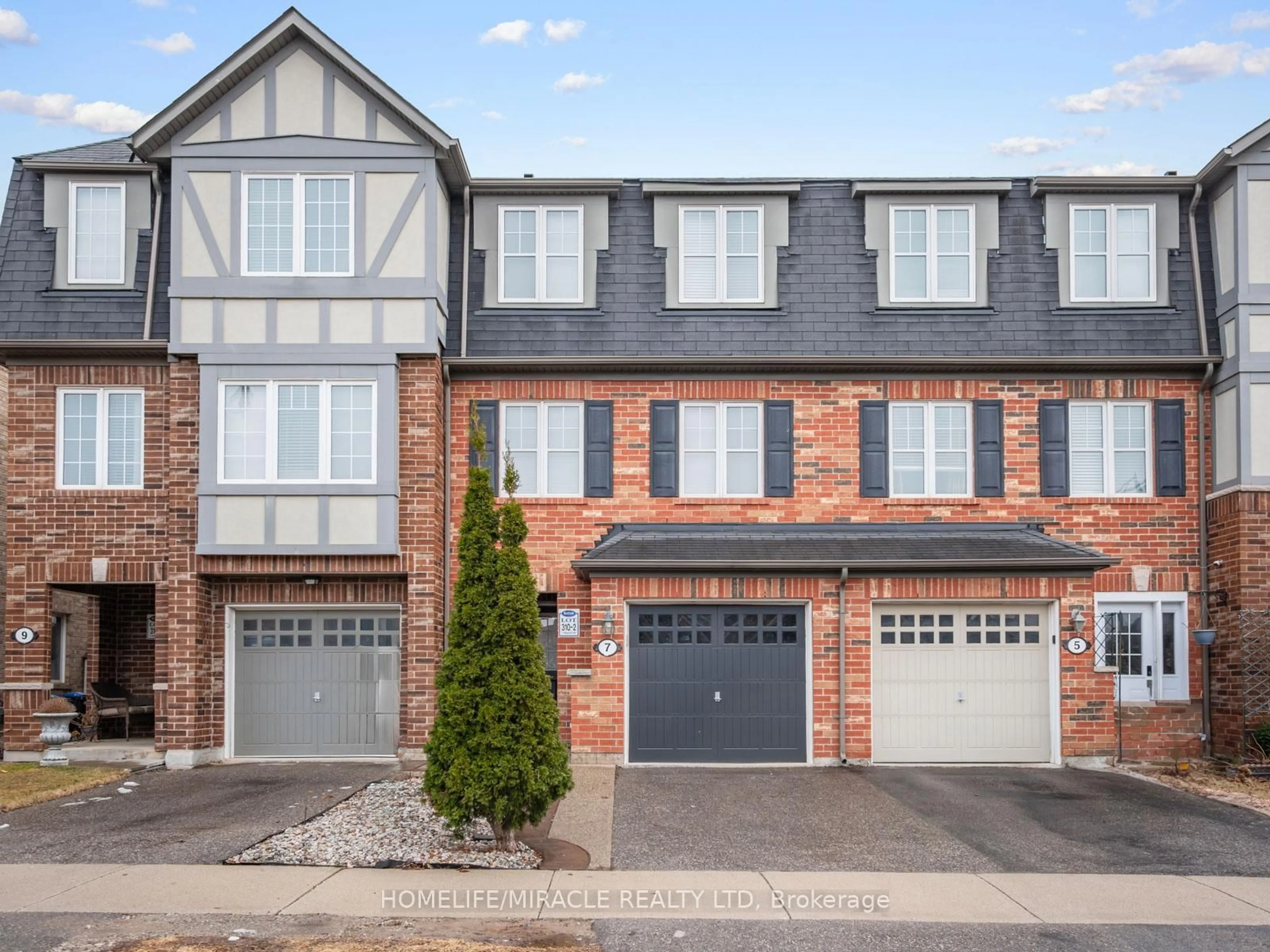 Home with brick exterior material, street for 7 Viewforth Rd, Brampton Ontario L7A 0R2