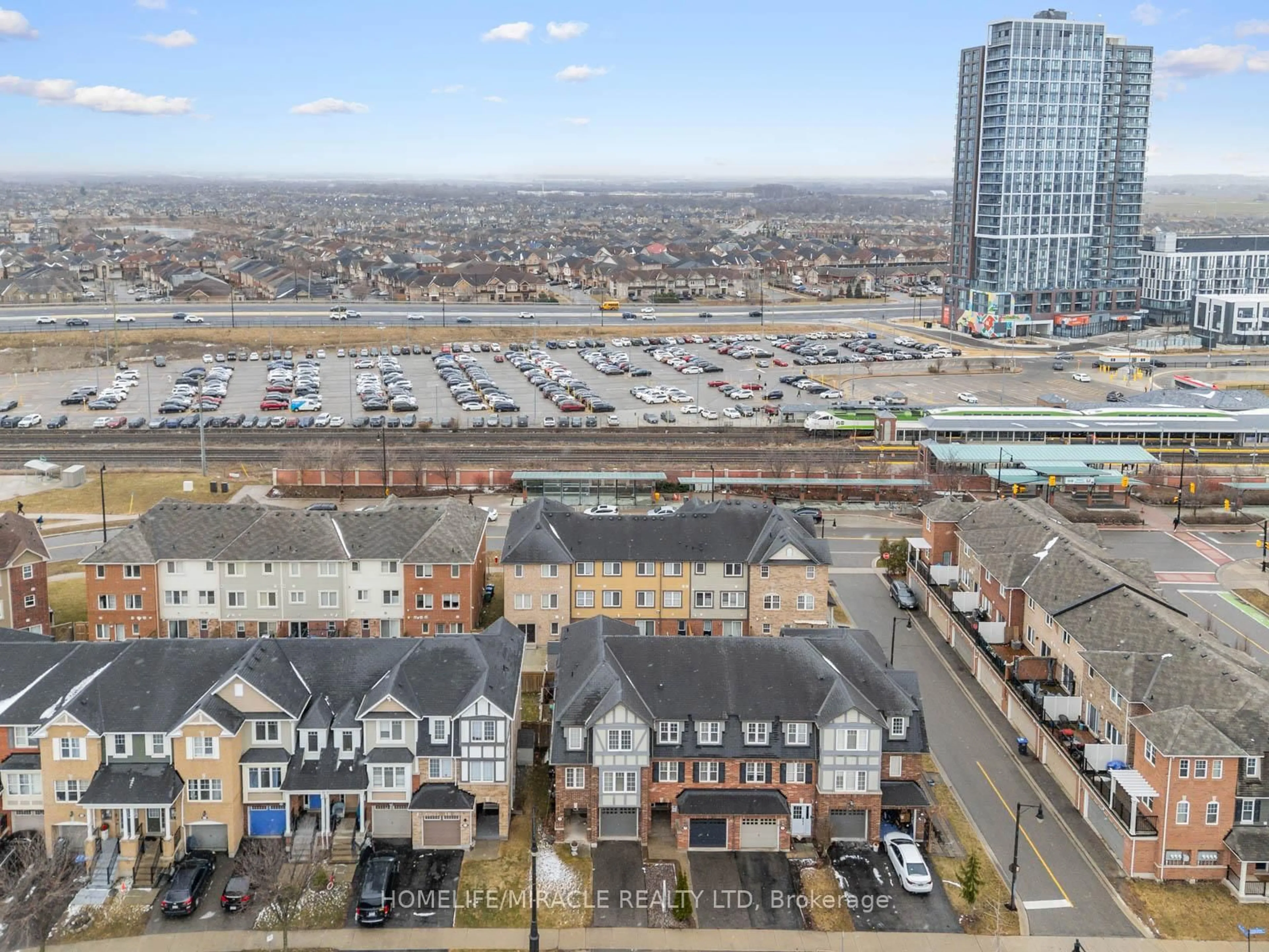 A pic from outside/outdoor area/front of a property/back of a property/a pic from drone, city buildings view from balcony for 7 Viewforth Rd, Brampton Ontario L7A 0R2