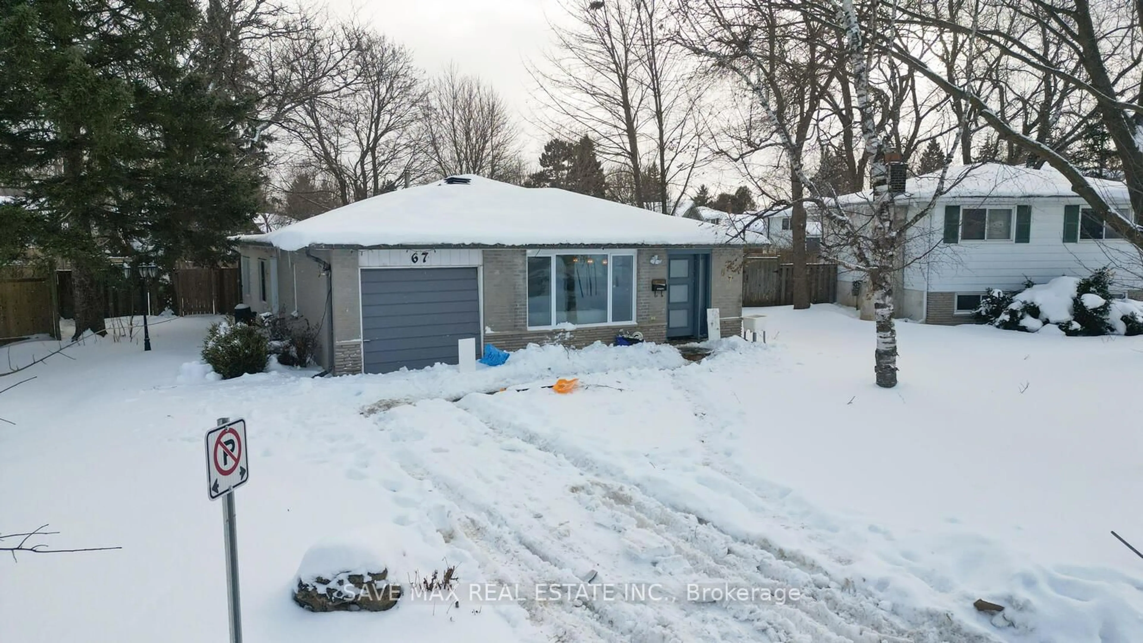 A pic from outside/outdoor area/front of a property/back of a property/a pic from drone, street for 67 Rustic Cres, Orangeville Ontario L9W 1T1