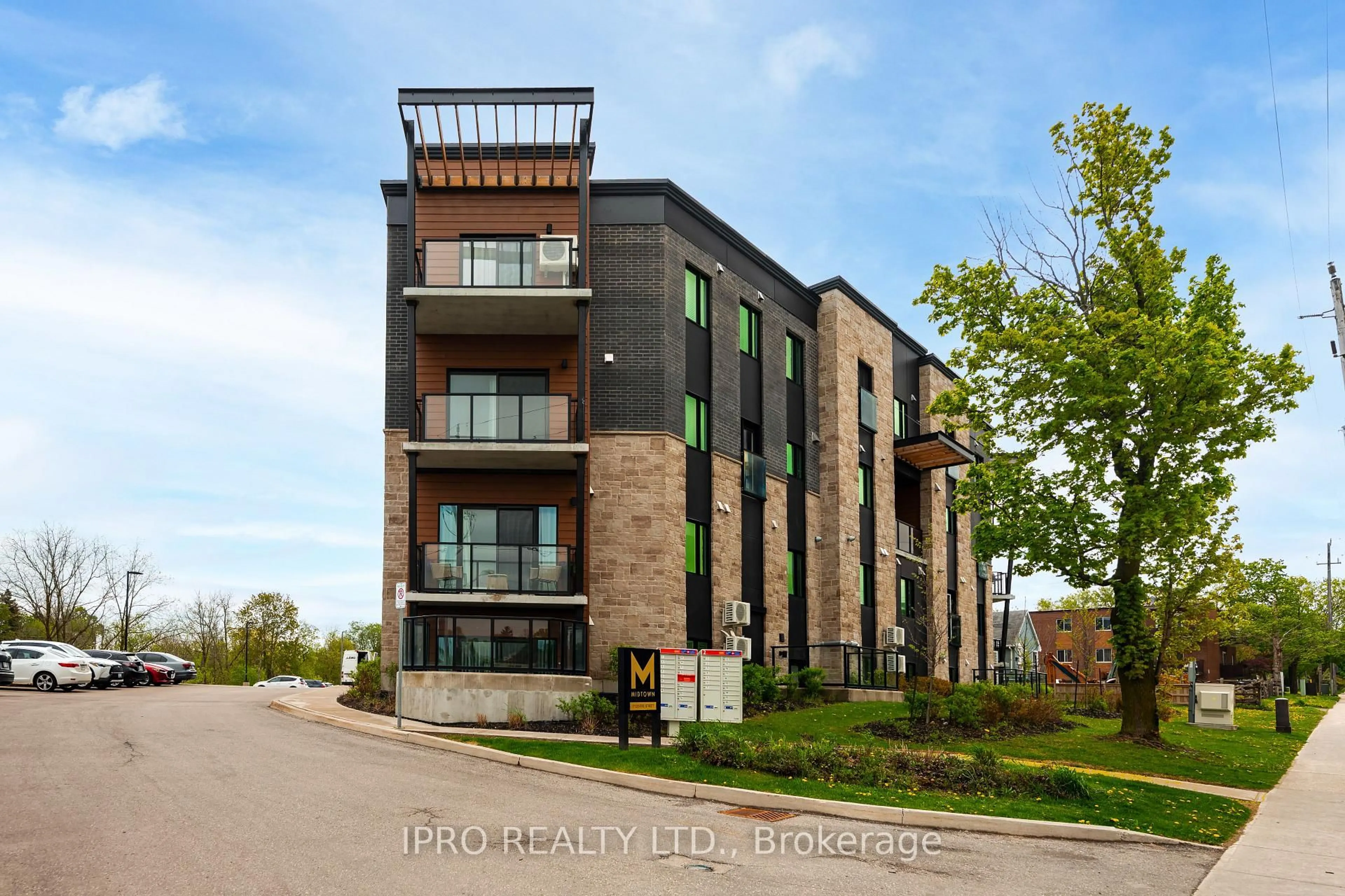 Home with brick exterior material, building for 17 Centre St #104, Orangeville Ontario L9W 7S6