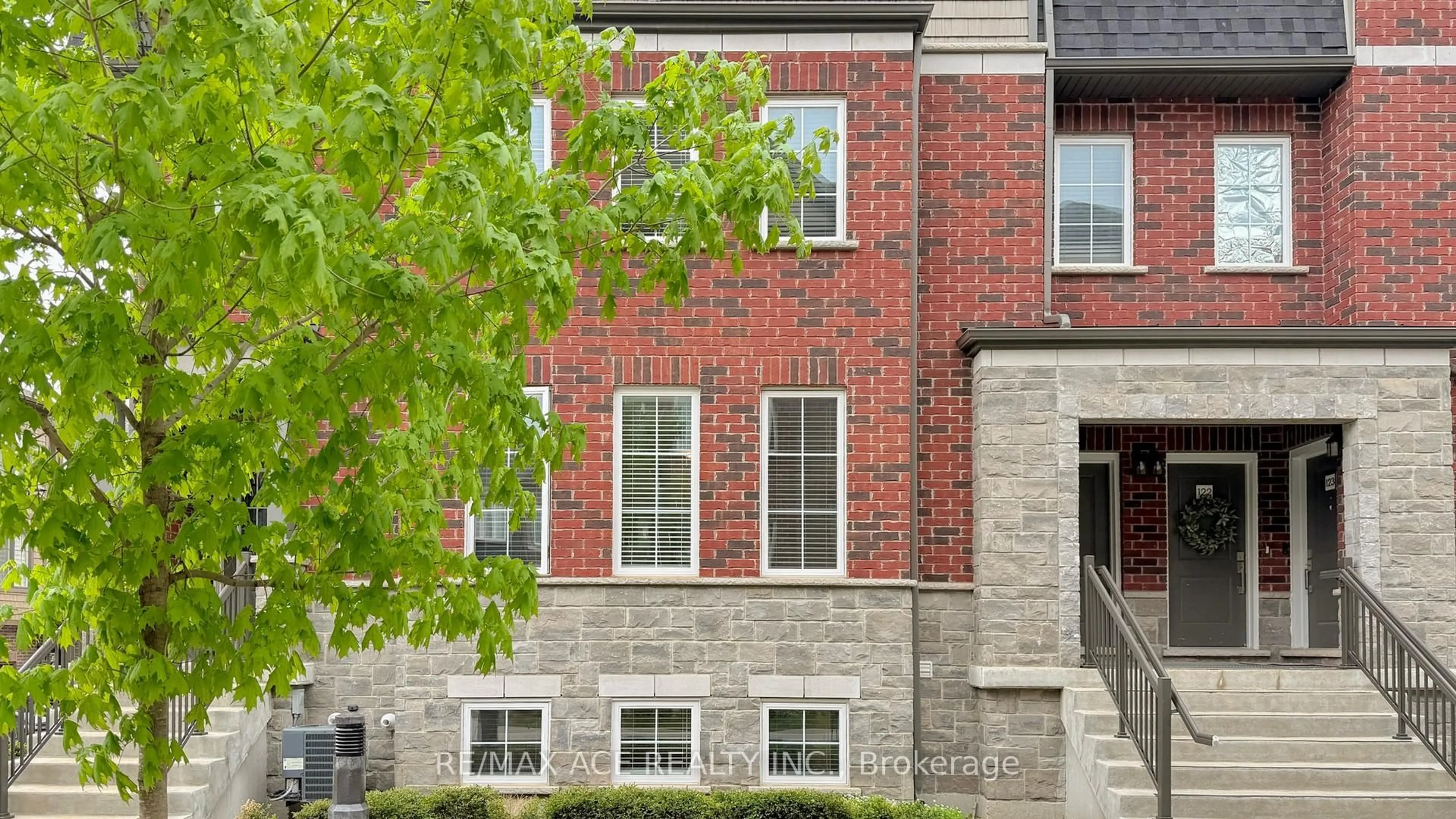Home with brick exterior material, street for 445 Ontario St #120, Milton Ontario L9T 9K5