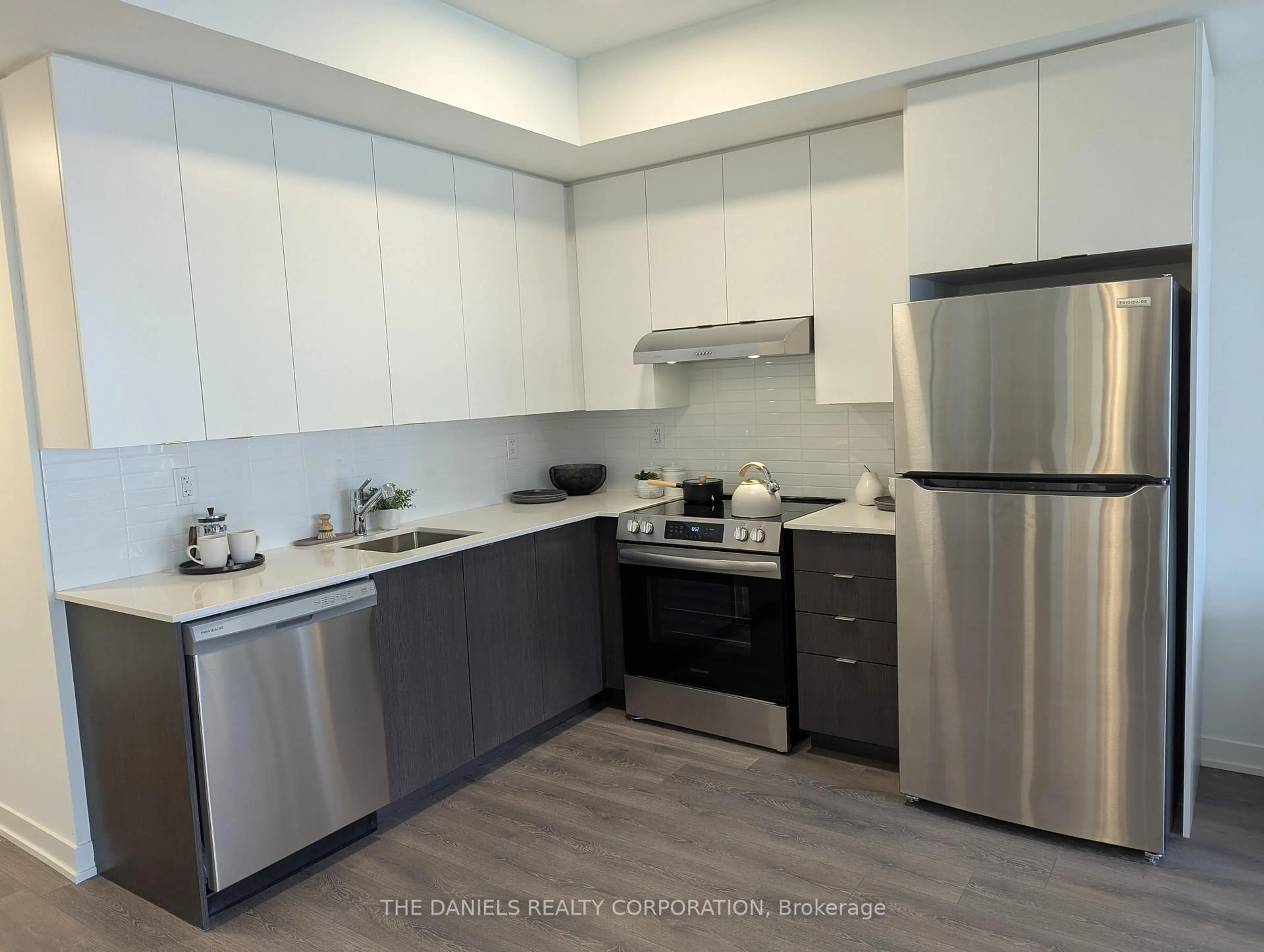 Standard kitchen, unknown for 135 Canon Jackson Dr #214, Toronto Ontario M6M 0C3
