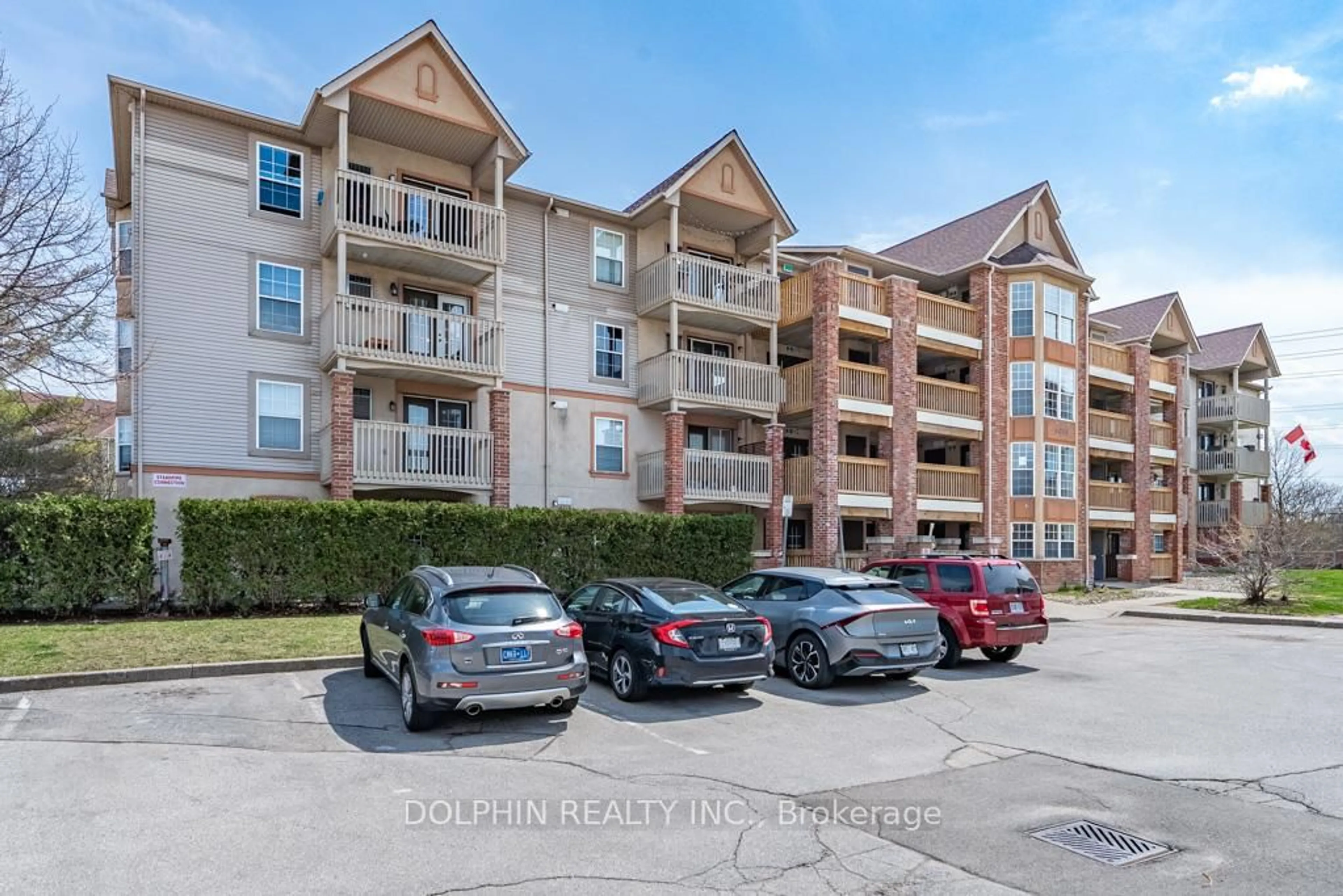 A pic from outside/outdoor area/front of a property/back of a property/a pic from drone, unknown for 4005 Kilmer Dr #204, Burlington Ontario L7M 4M2