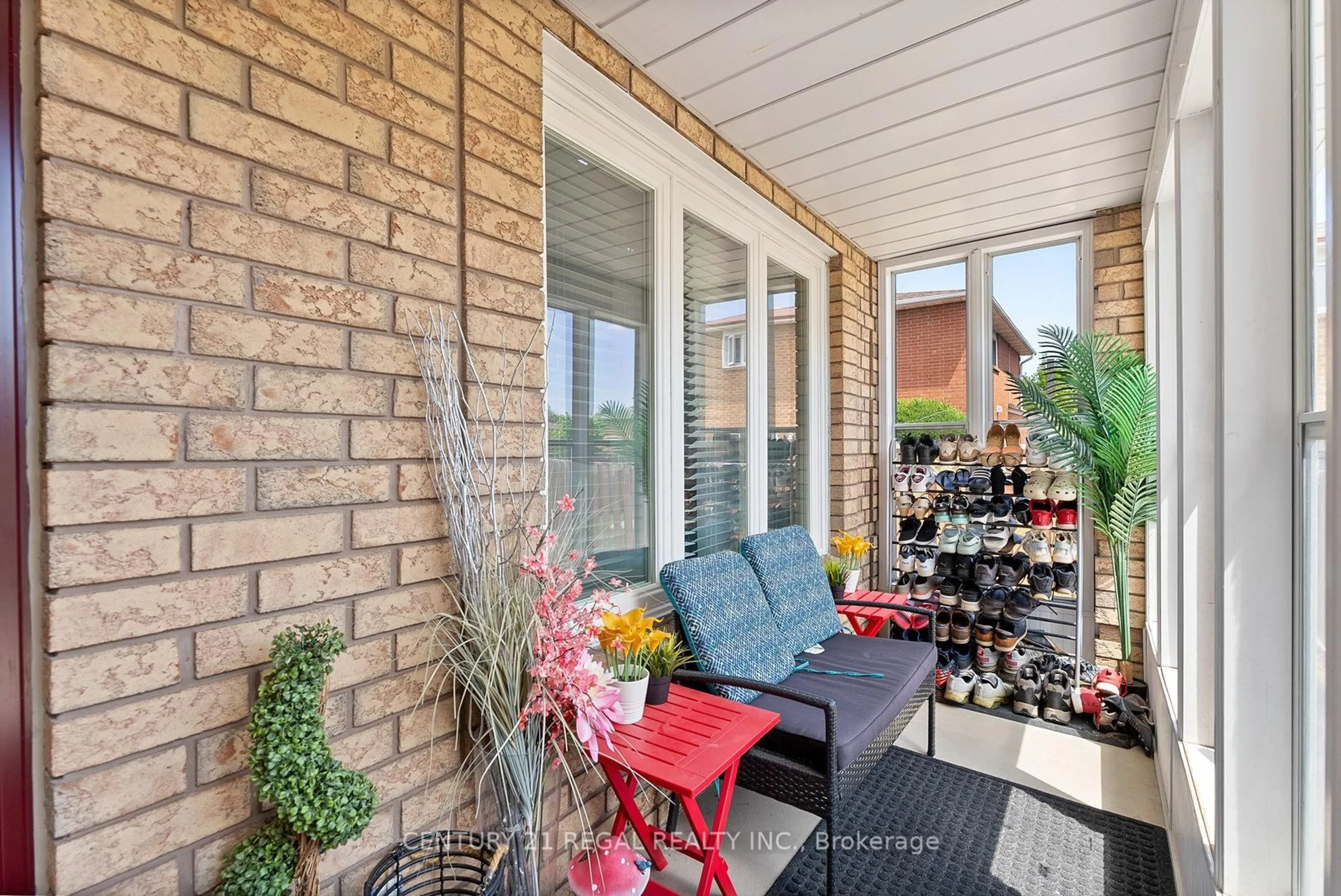Patio, street for 97 Hinchley Wood Grve, Brampton Ontario L6V 4J1