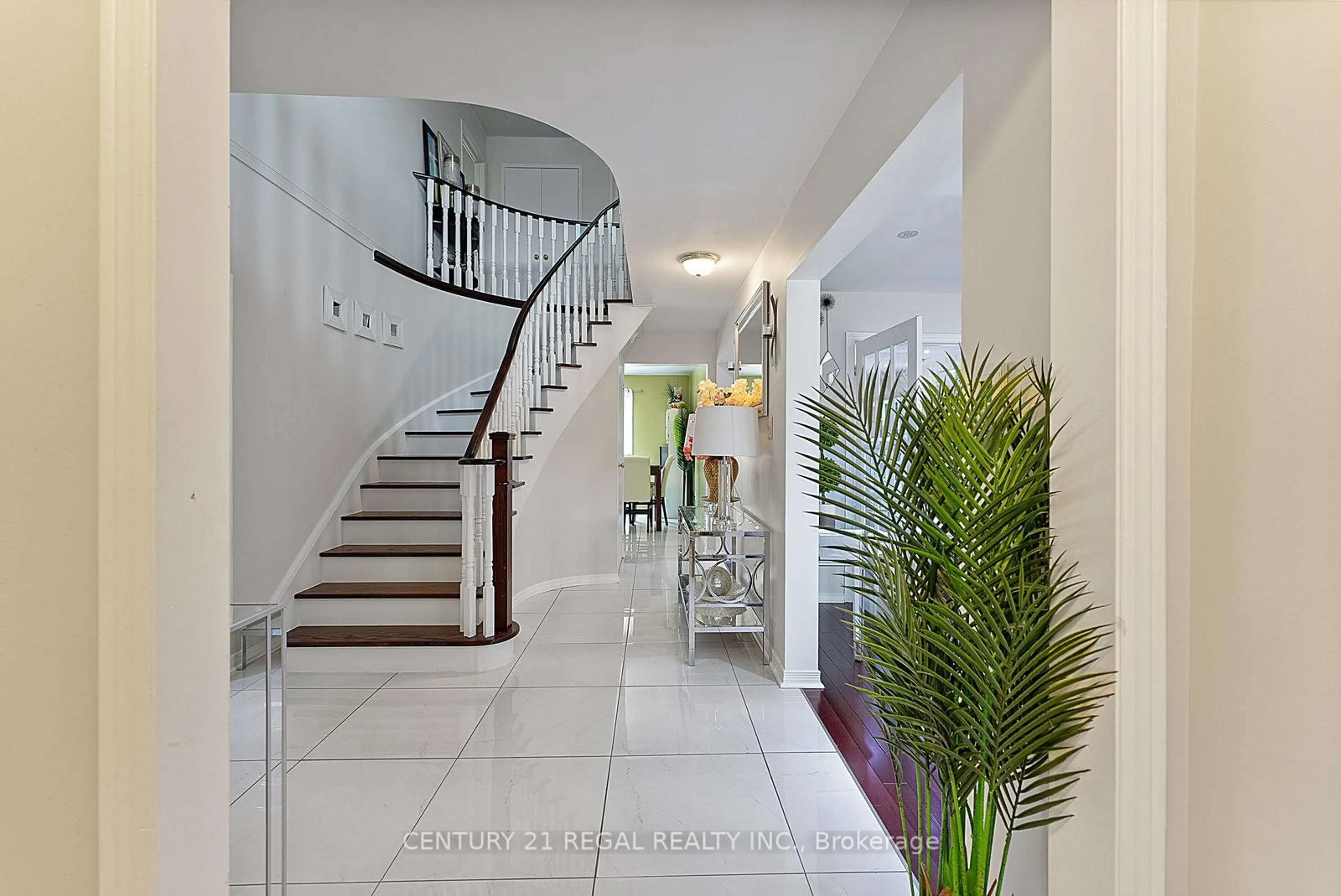 Indoor foyer for 97 Hinchley Wood Grve, Brampton Ontario L6V 4J1