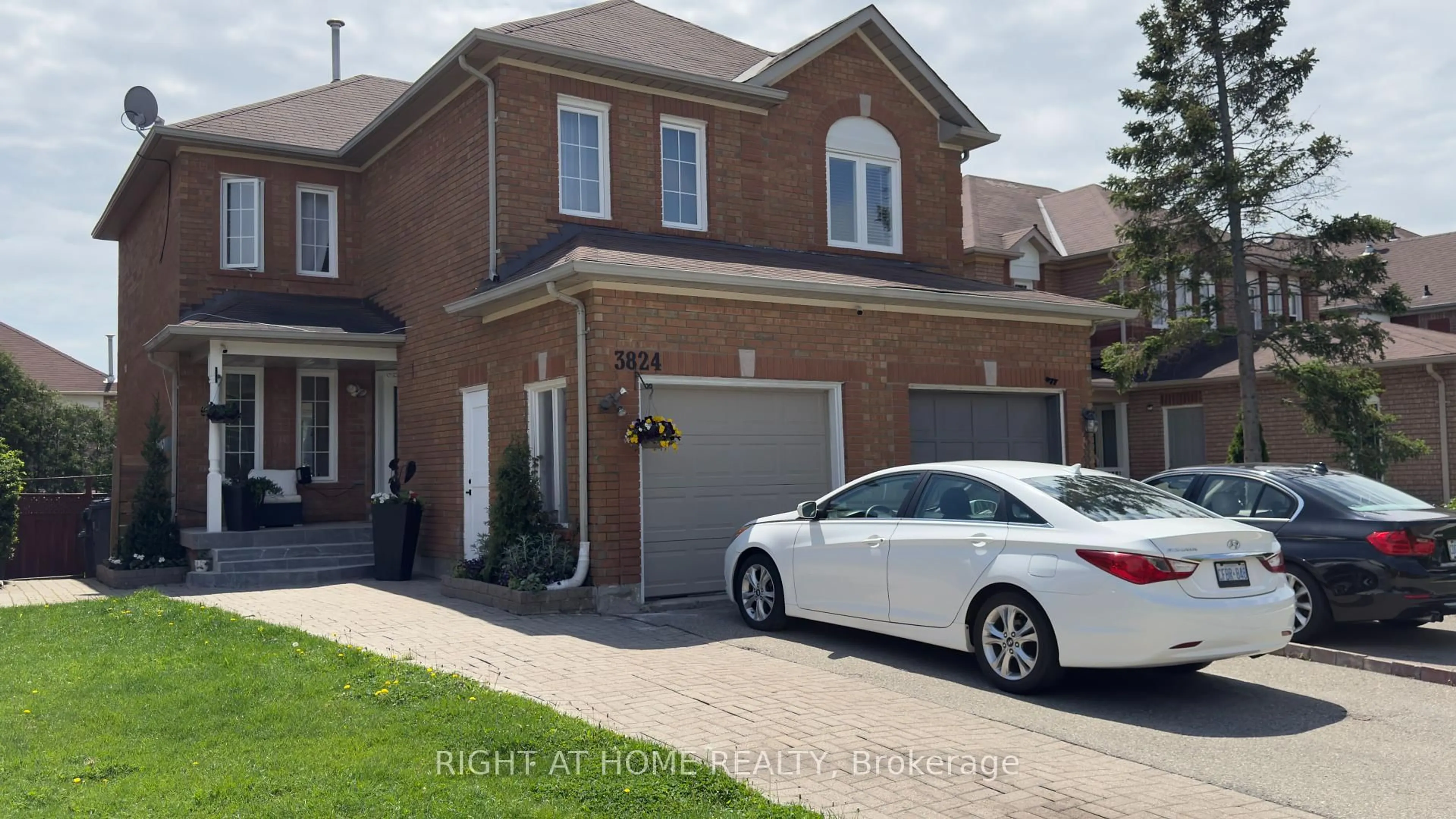 Home with brick exterior material, street for 3824 Allcroft Rd, Mississauga Ontario L5N 6V6