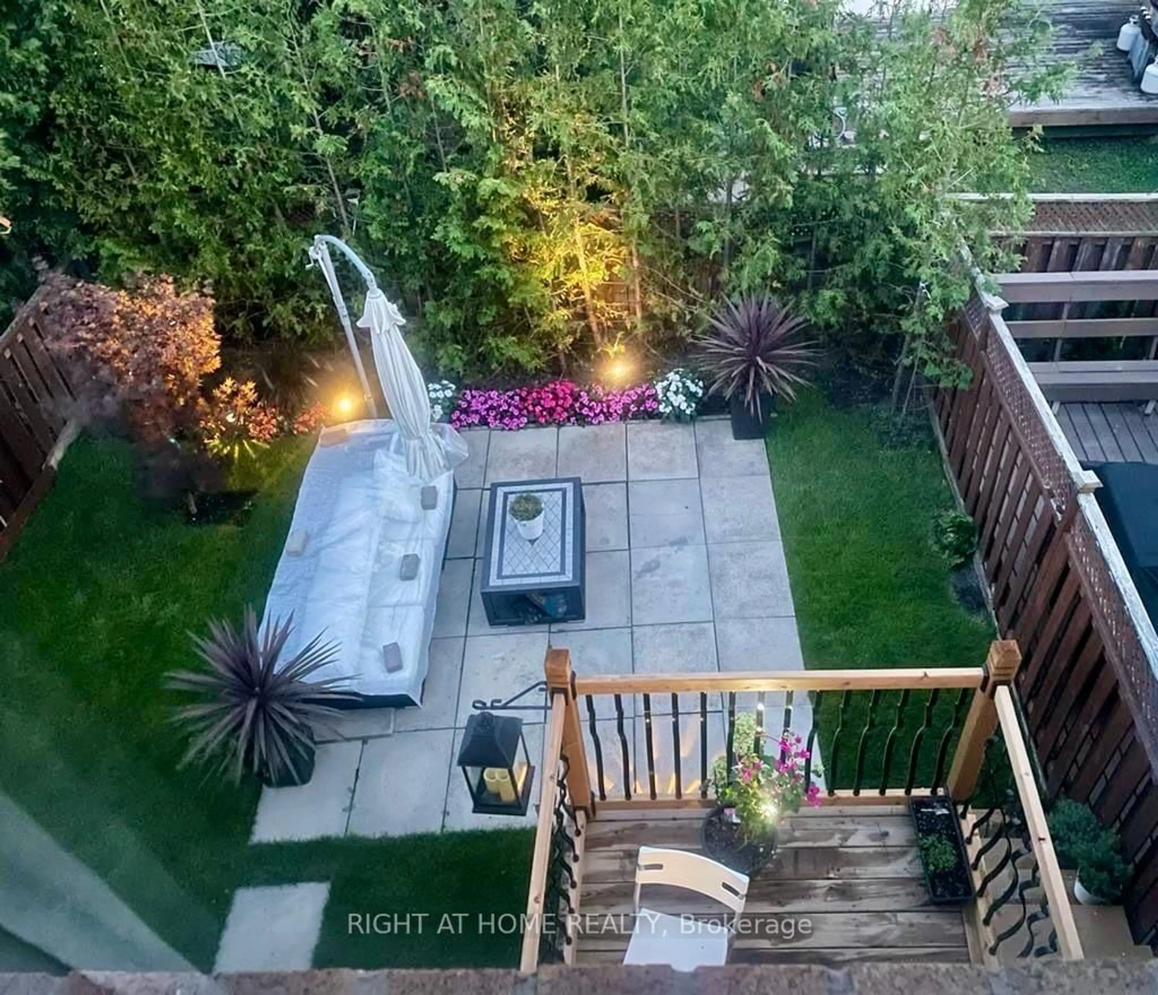 A pic from outside/outdoor area/front of a property/back of a property/a pic from drone, street for 3824 Allcroft Rd, Mississauga Ontario L5N 6V6