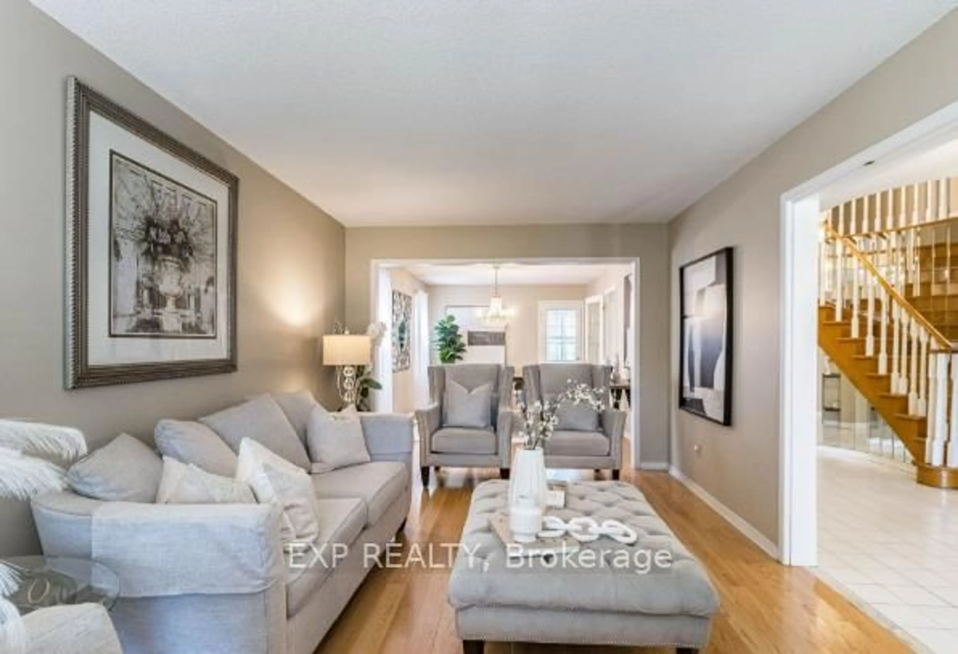 Living room with furniture, unknown for 449 Greenpark Cres, Mississauga Ontario L5B 3P4