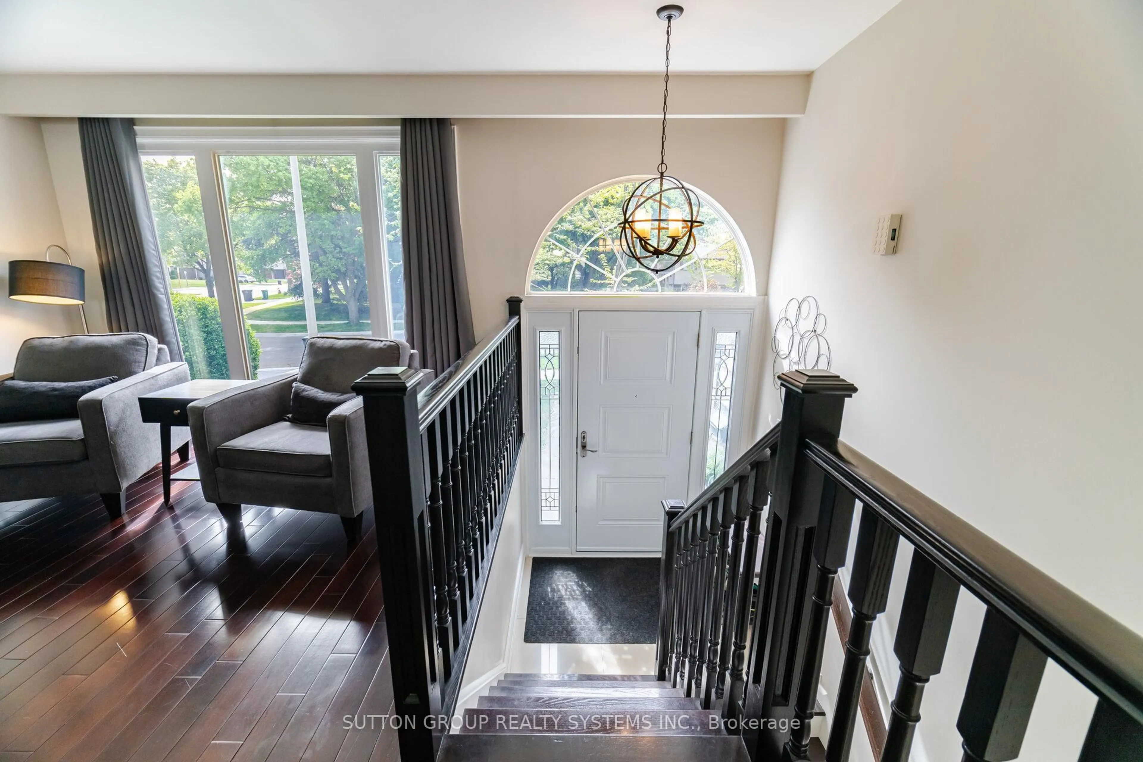 Indoor entryway for 2753 Inlake Crt, Mississauga Ontario L5N 2A4