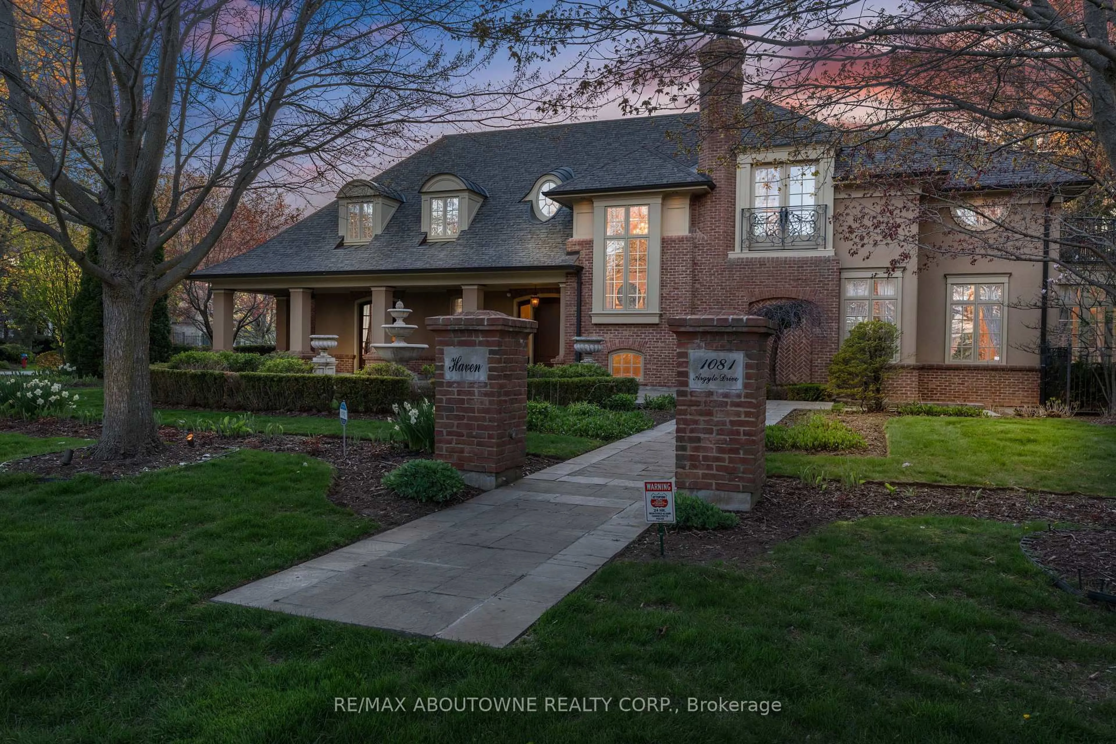 Home with brick exterior material, street for 1081 Argyle Dr, Oakville Ontario L6J 1A9