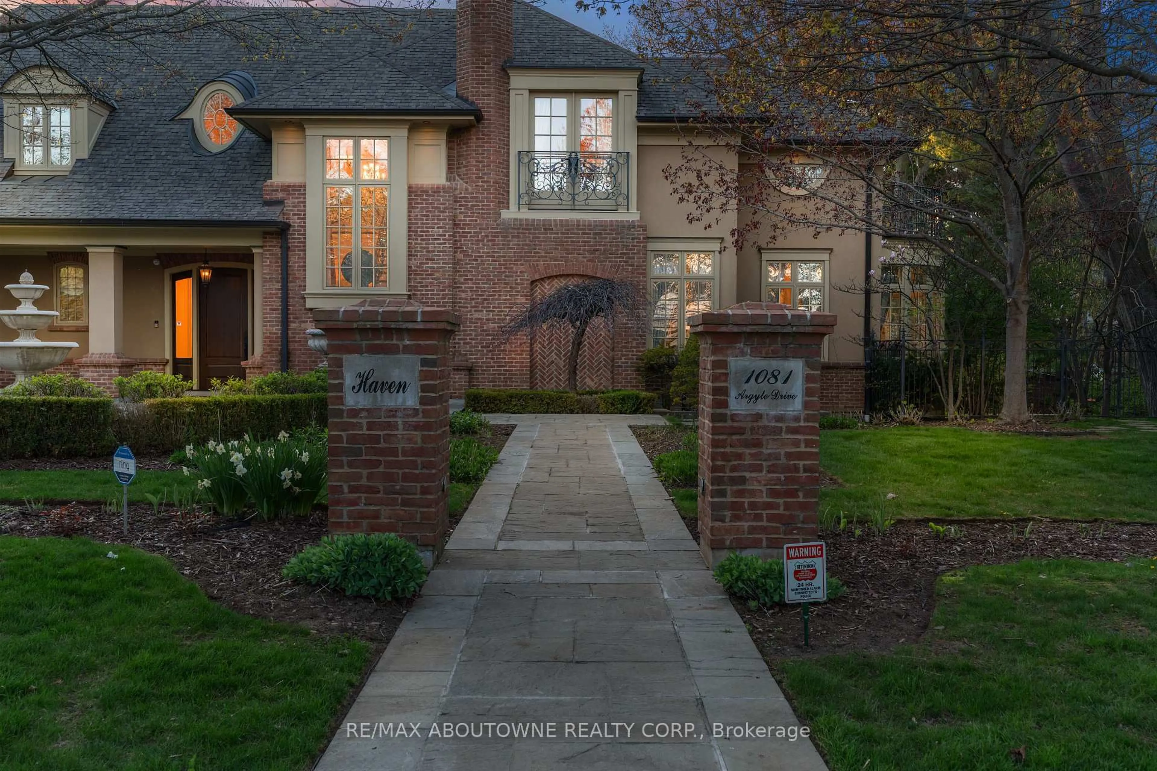 Home with brick exterior material, street for 1081 Argyle Dr, Oakville Ontario L6J 1A9