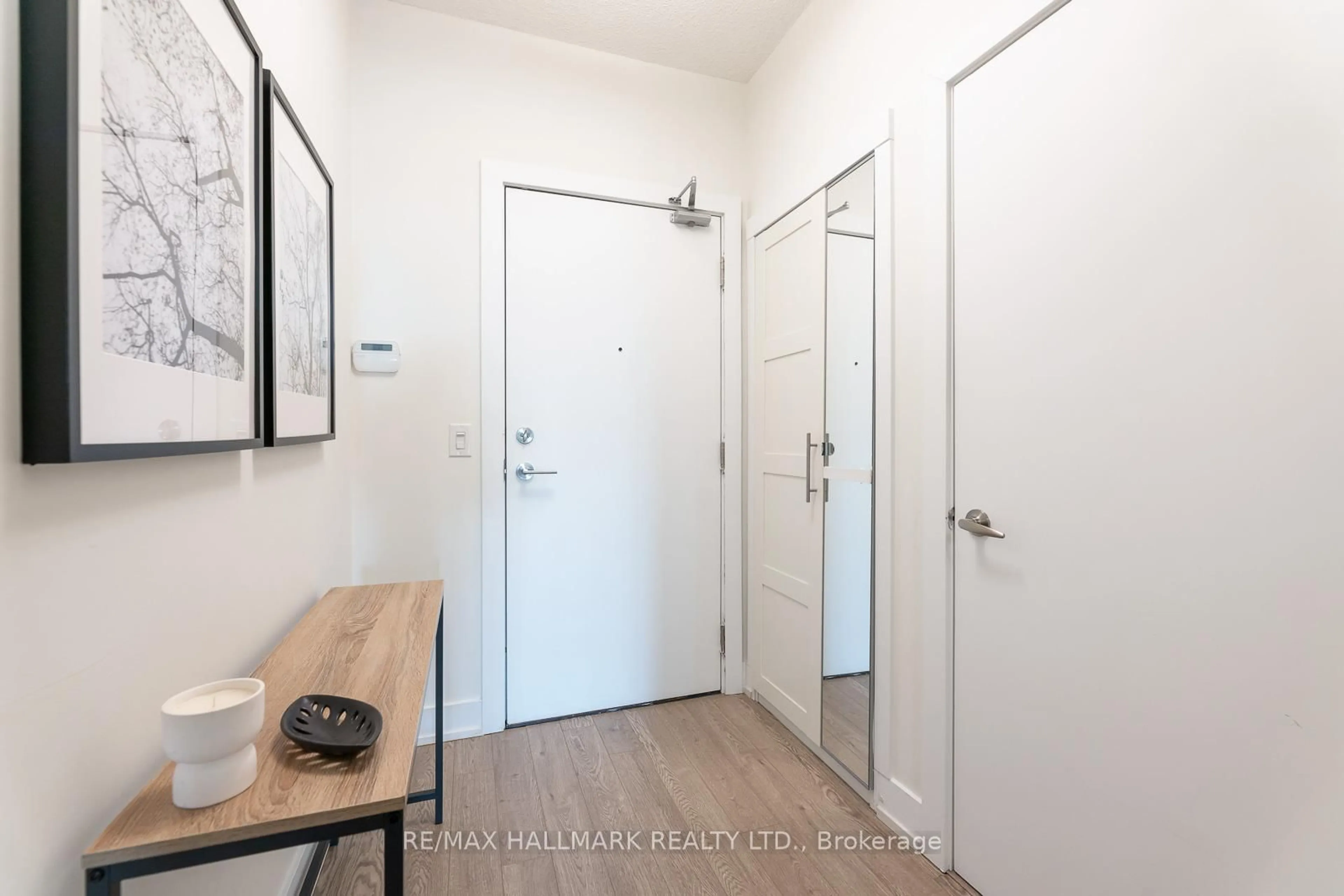 Indoor entryway for 1638 Bloor St #611, Toronto Ontario M6P 1A7