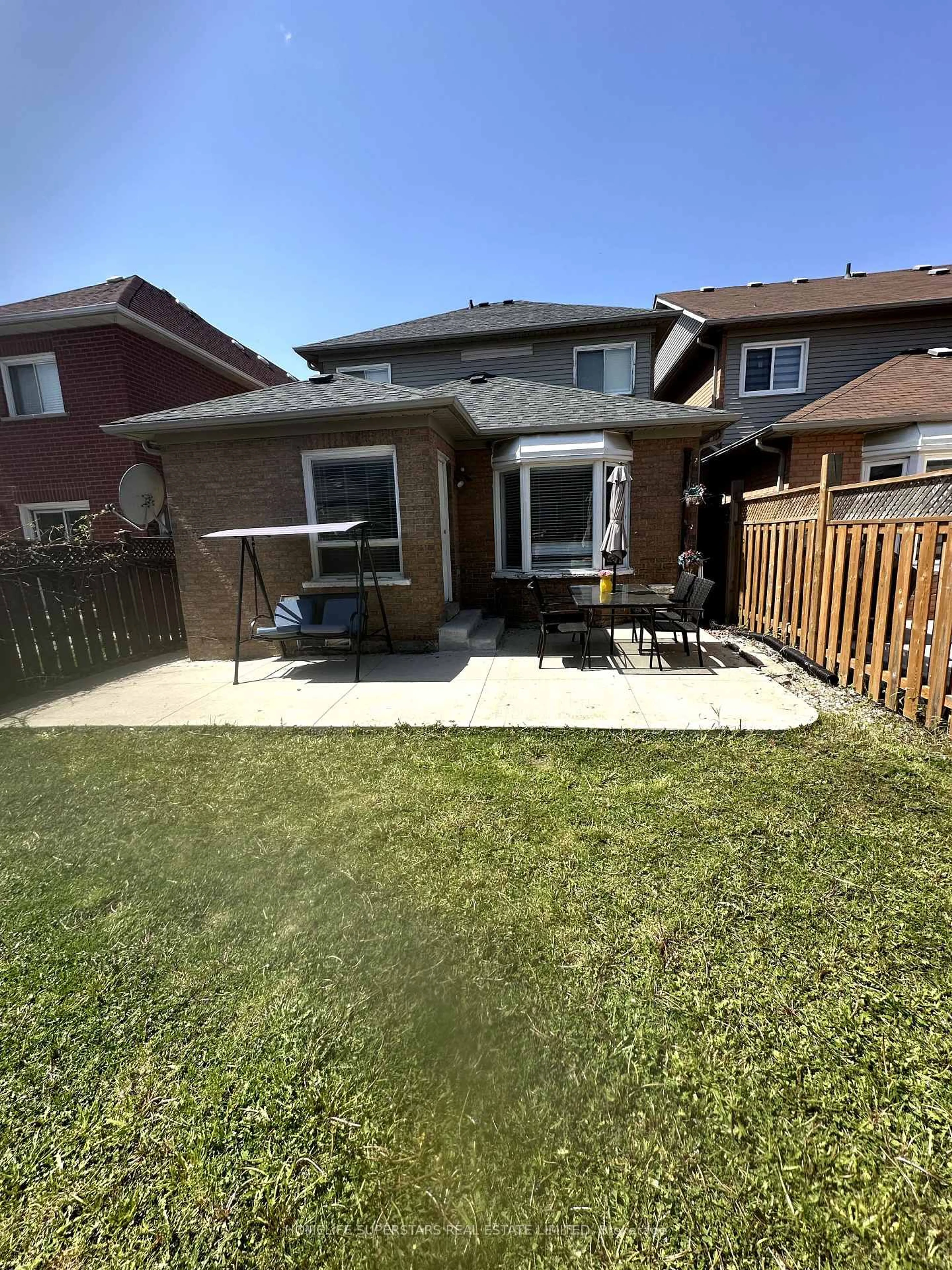 Patio, street for 92 Black Oak Dr, Brampton Ontario L6R 1B8