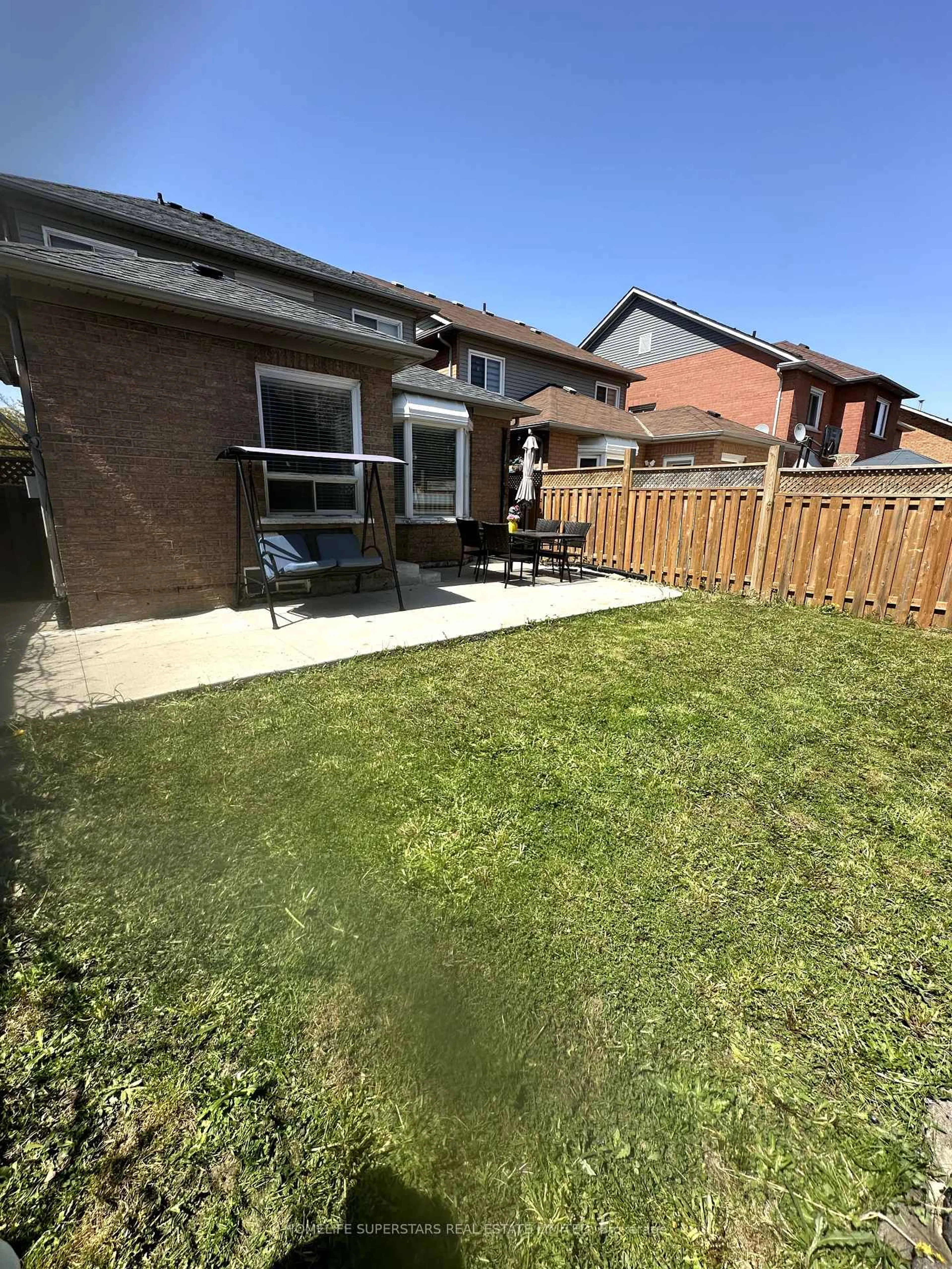 Patio, street for 92 Black Oak Dr, Brampton Ontario L6R 1B8
