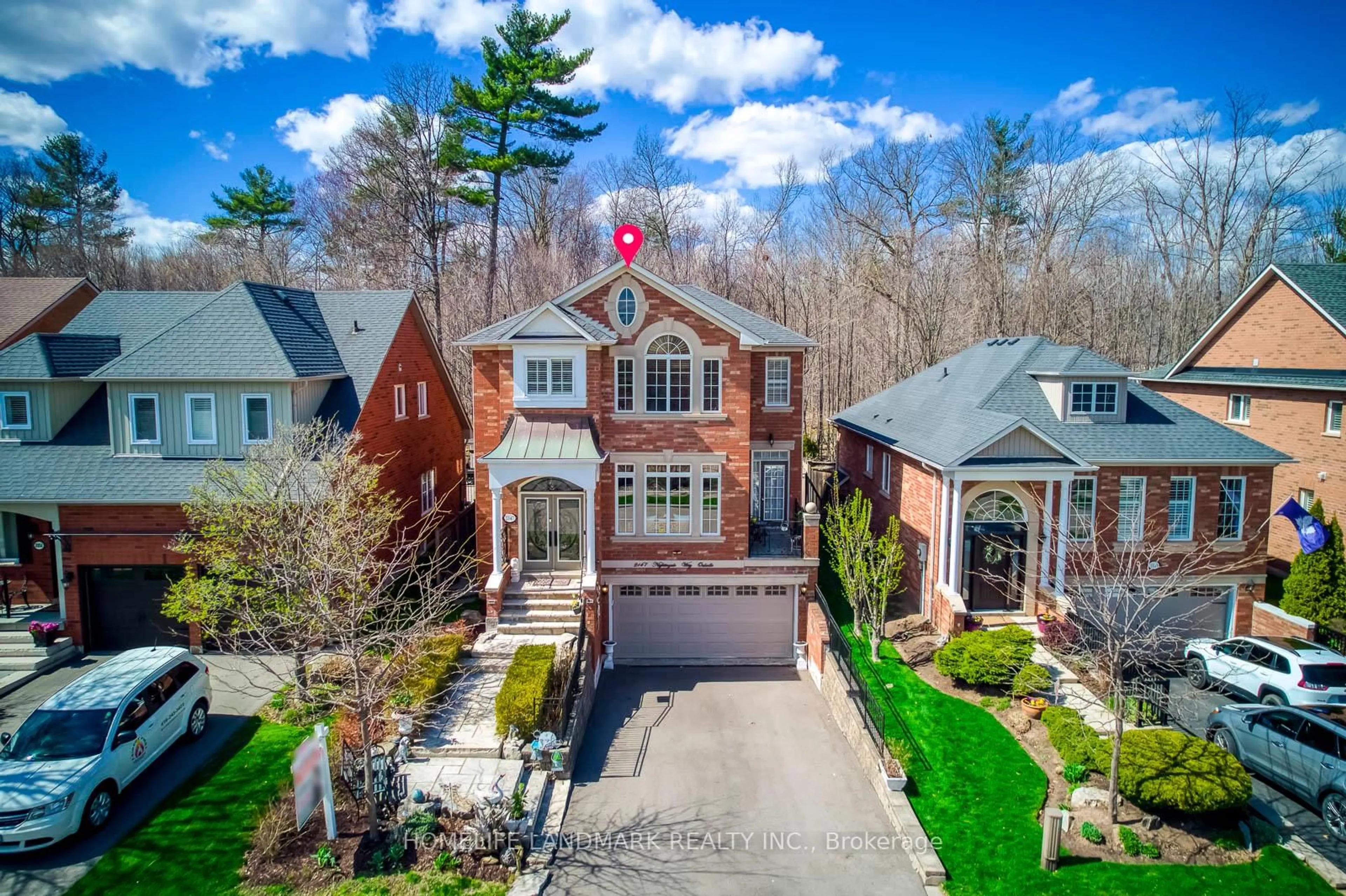 A pic from outside/outdoor area/front of a property/back of a property/a pic from drone, street for 2147 Nightingale Way, Oakville Ontario L6M 3R9
