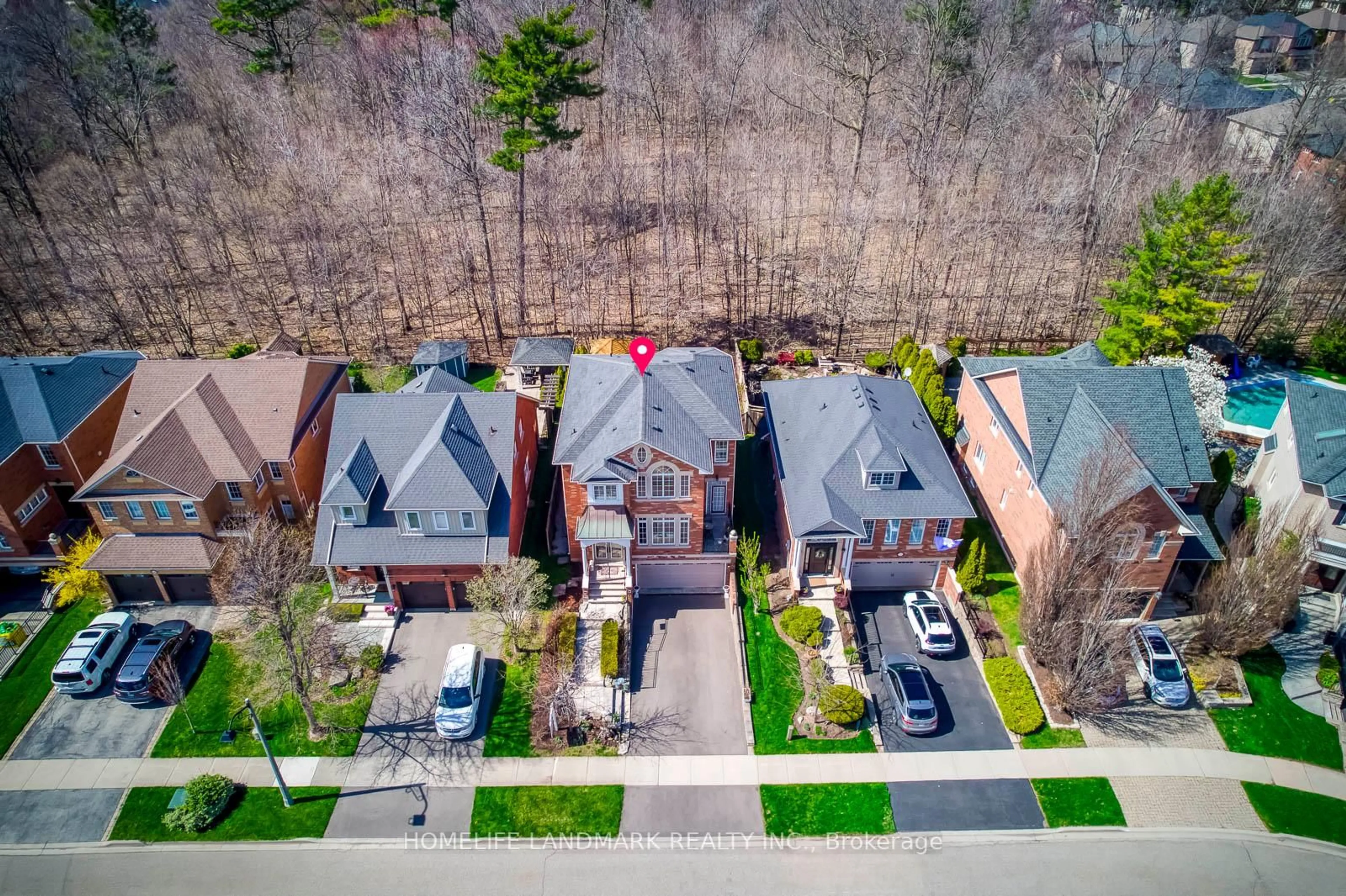 A pic from outside/outdoor area/front of a property/back of a property/a pic from drone, street for 2147 Nightingale Way, Oakville Ontario L6M 3R9