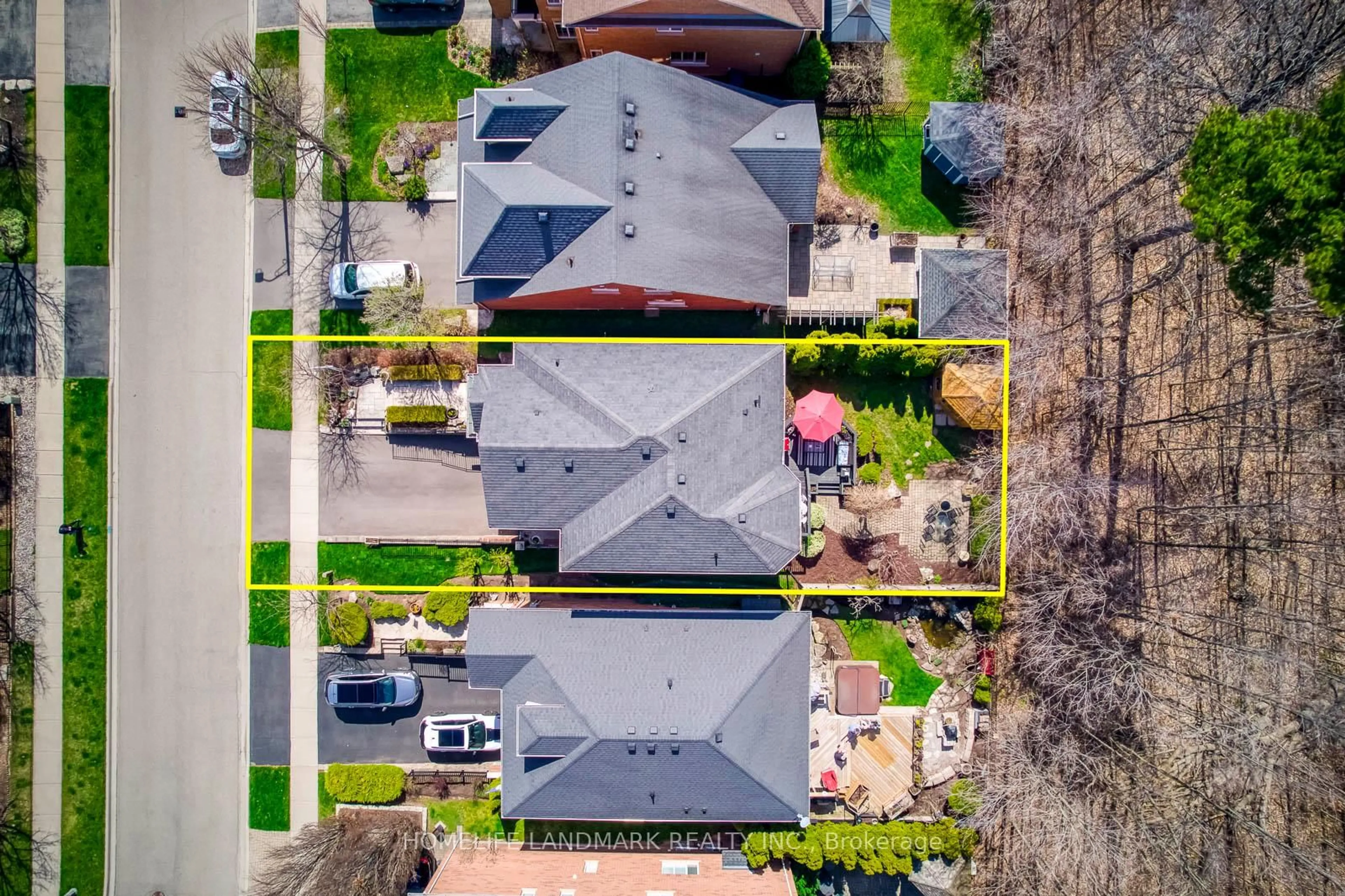 A pic from outside/outdoor area/front of a property/back of a property/a pic from drone, street for 2147 Nightingale Way, Oakville Ontario L6M 3R9